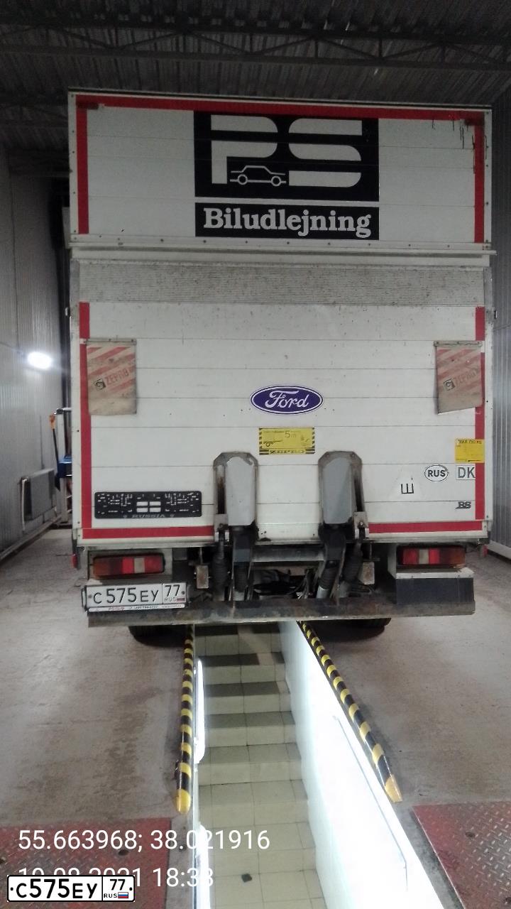 Фото автомобиля FORD TRANSIT, 2002 — госномер С575ЕУ77. Цвет: ЧЕРНЫЙ