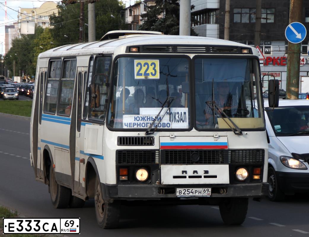 Фото автомобиля PAZ 3205, 2006 — госномер В254РН69. Цвет: БЕЛО-ОРАНЖЕВЫЙ