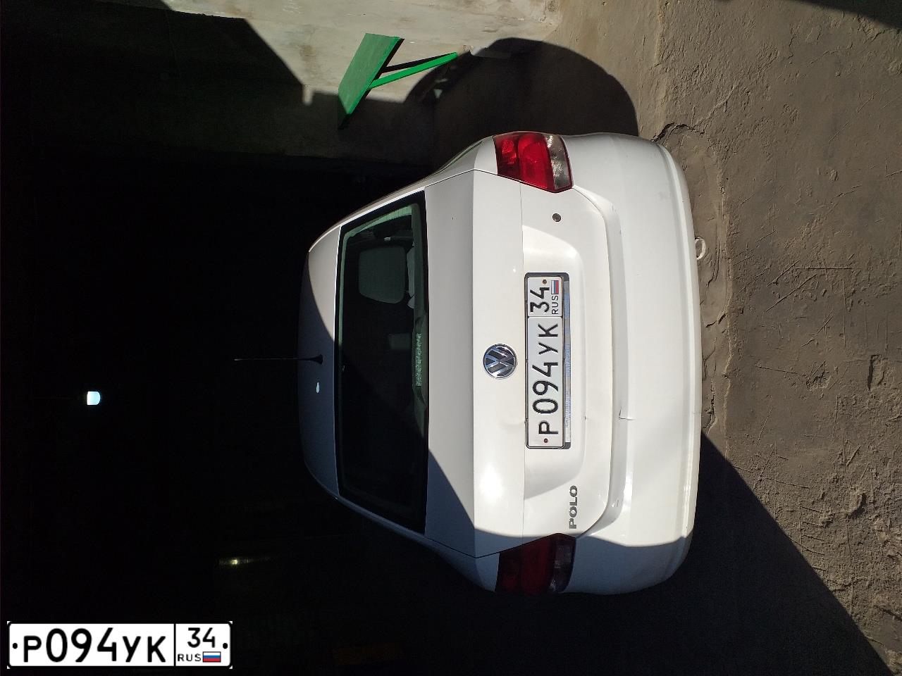 Фото автомобиля VOLKSWAGEN POLO, 2011 — госномер Р094УК34. Цвет: БЕЛЫЙ