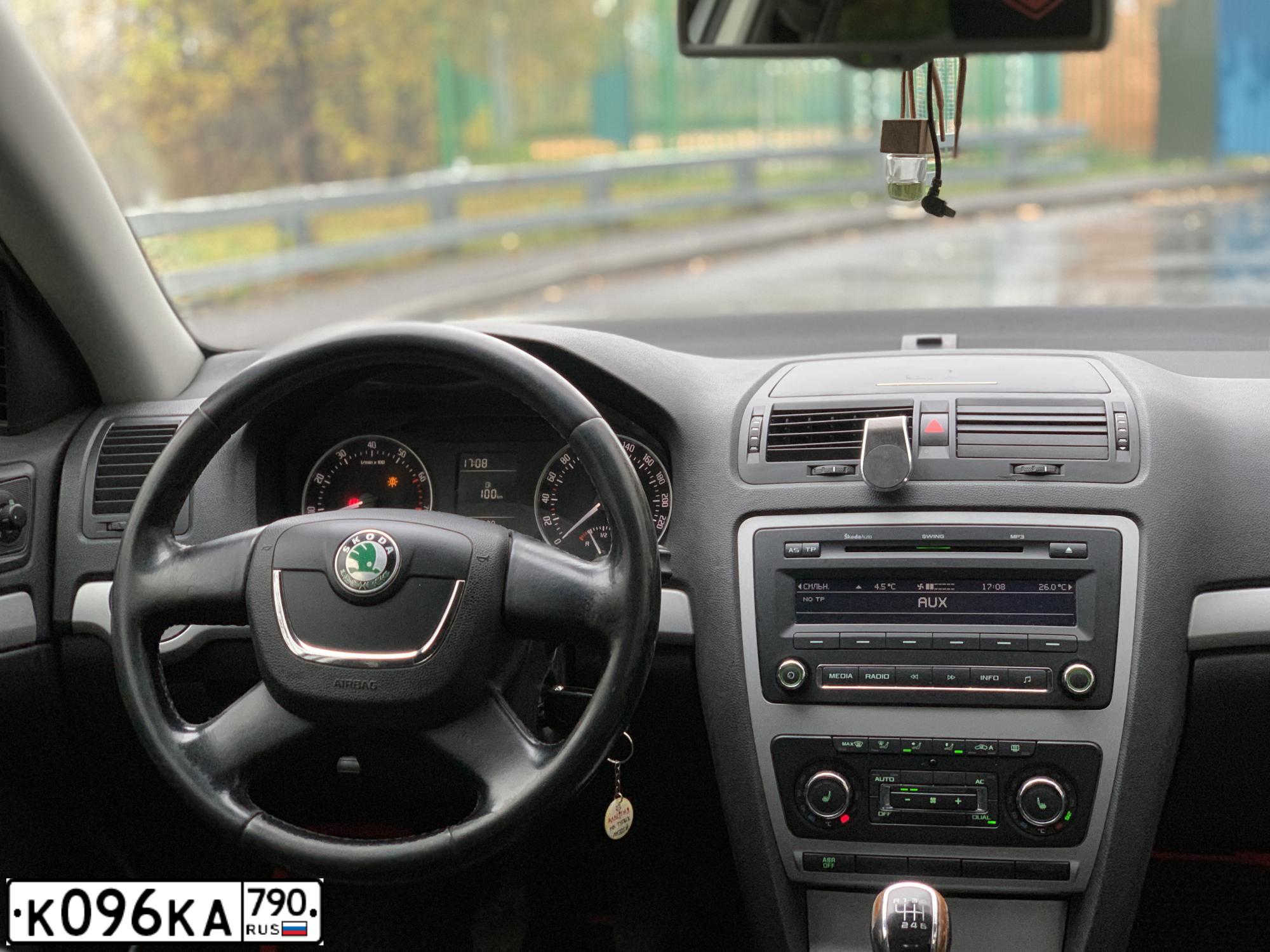 Фото автомобиля SKODA OCTAVIA, 2012 — госномер К096КА790. Цвет: СЕРЕБРИСТЫЙ