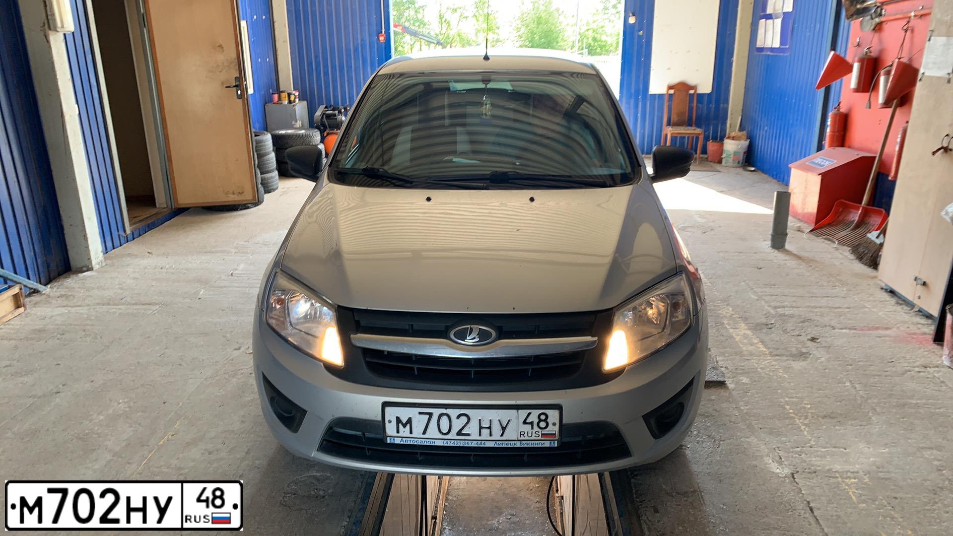 Фото автомобиля LADA 2191 GRANTA, 2014 — госномер М702НУ48. Цвет: СЕРЕБРИСТЫЙ