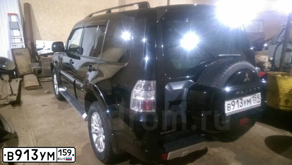Фото автомобиля MITSUBISHI PAJERO, 2013 — госномер Е556ТО702. Цвет: ЧЕРНЫЙ