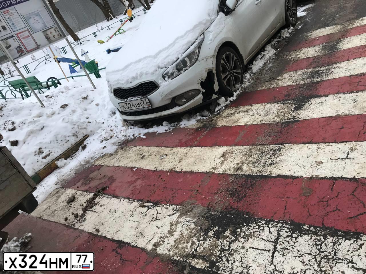 Фото автомобиля KIA CEE'D, 2013 — госномер Х324НМ77. Цвет: БЕЛЫЙ