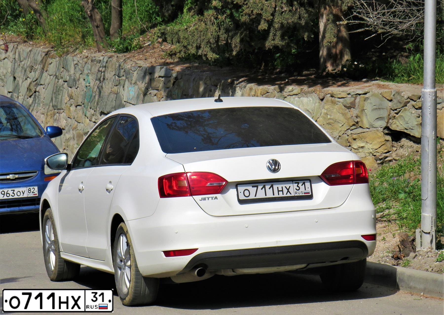 Фото автомобиля VOLKSWAGEN JETTA, 2014 — госномер О711НХ31. Цвет: БЕЛЫЙ