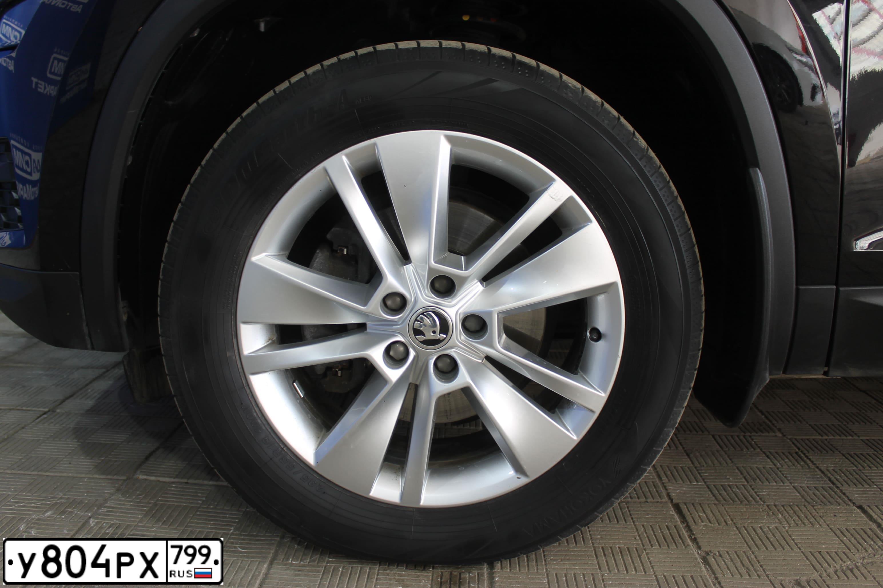 Фото автомобиля SKODA KODIAQ, 2019 — госномер У804РХ799. Цвет: ЧЕРНЫЙ
