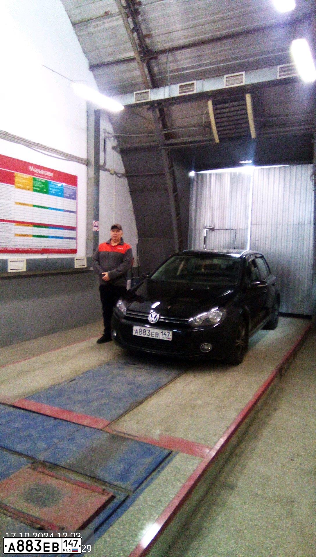 Фото автомобиля VOLKSWAGEN GOLF, 2011 — госномер А558КА172. Цвет: ЧЕРНЫЙ