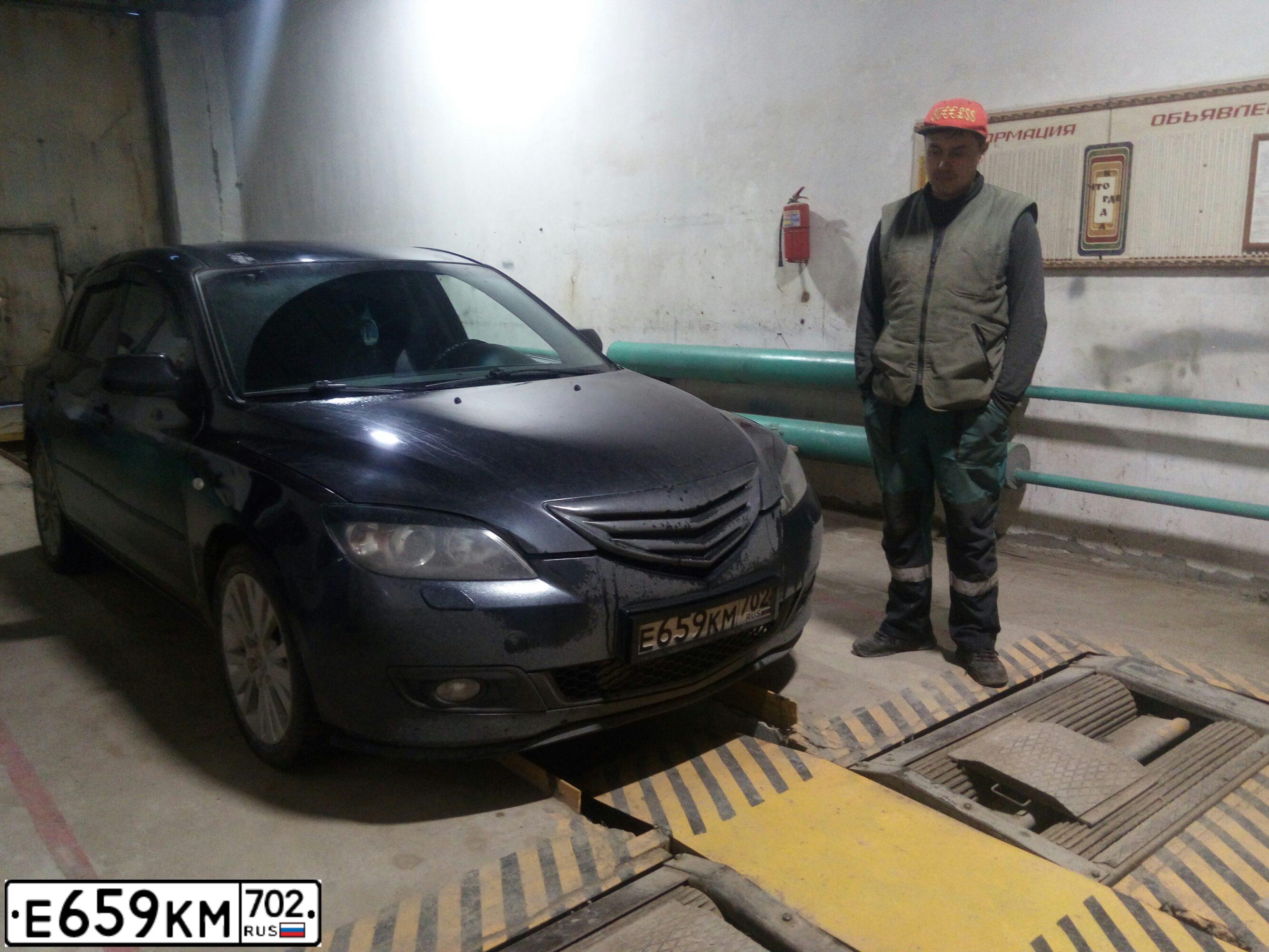 Фото автомобиля MAZDA 3, 2007 — госномер Е659КМ702. Цвет: ЧЕРНЫЙ