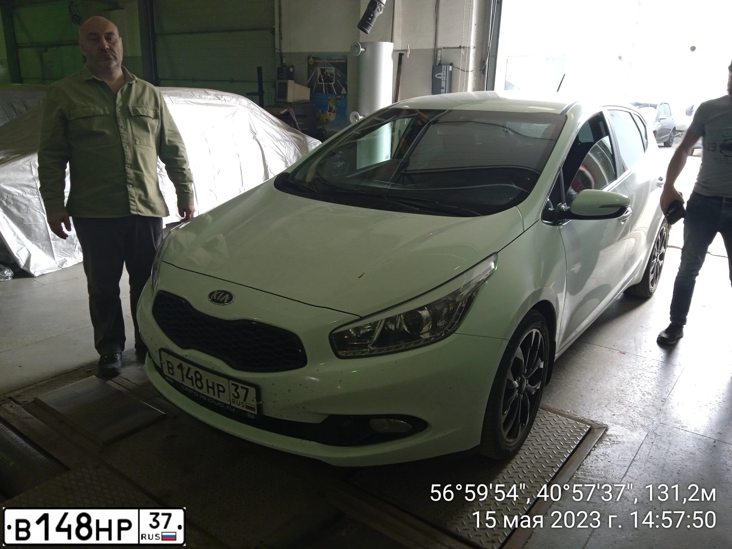 Фото автомобиля KIA CEE'D, 2013 — госномер В148НР37. Цвет: Белый