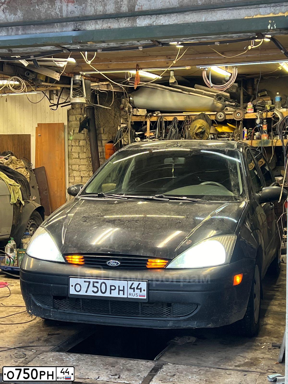 Фото автомобиля FORD FOCUS, 2002 — госномер О573ВС76. Цвет: ЧЕРНЫЙ
