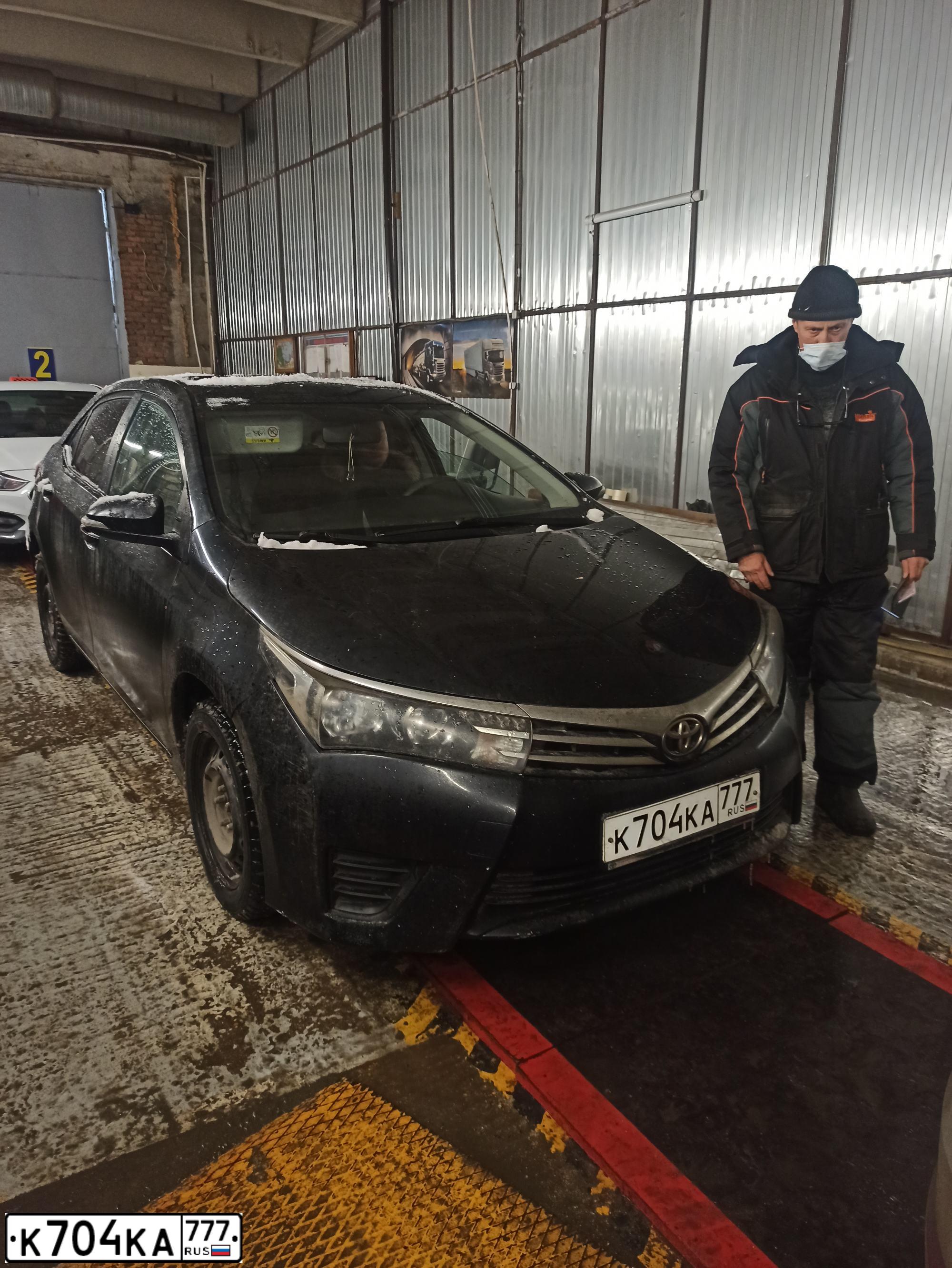 Фото автомобиля TOYOTA COROLLA, 2013 — госномер К704КА777. Цвет: ЧЕРНЫЙ