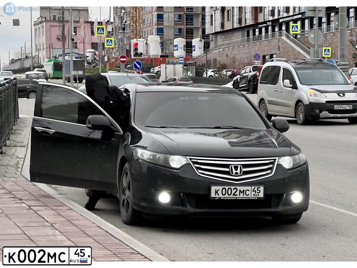 Фото автомобиля RENAULT MEGANE, 2006 — госномер К002МС45. Цвет: ТЕМНО-СЕРЫЙ