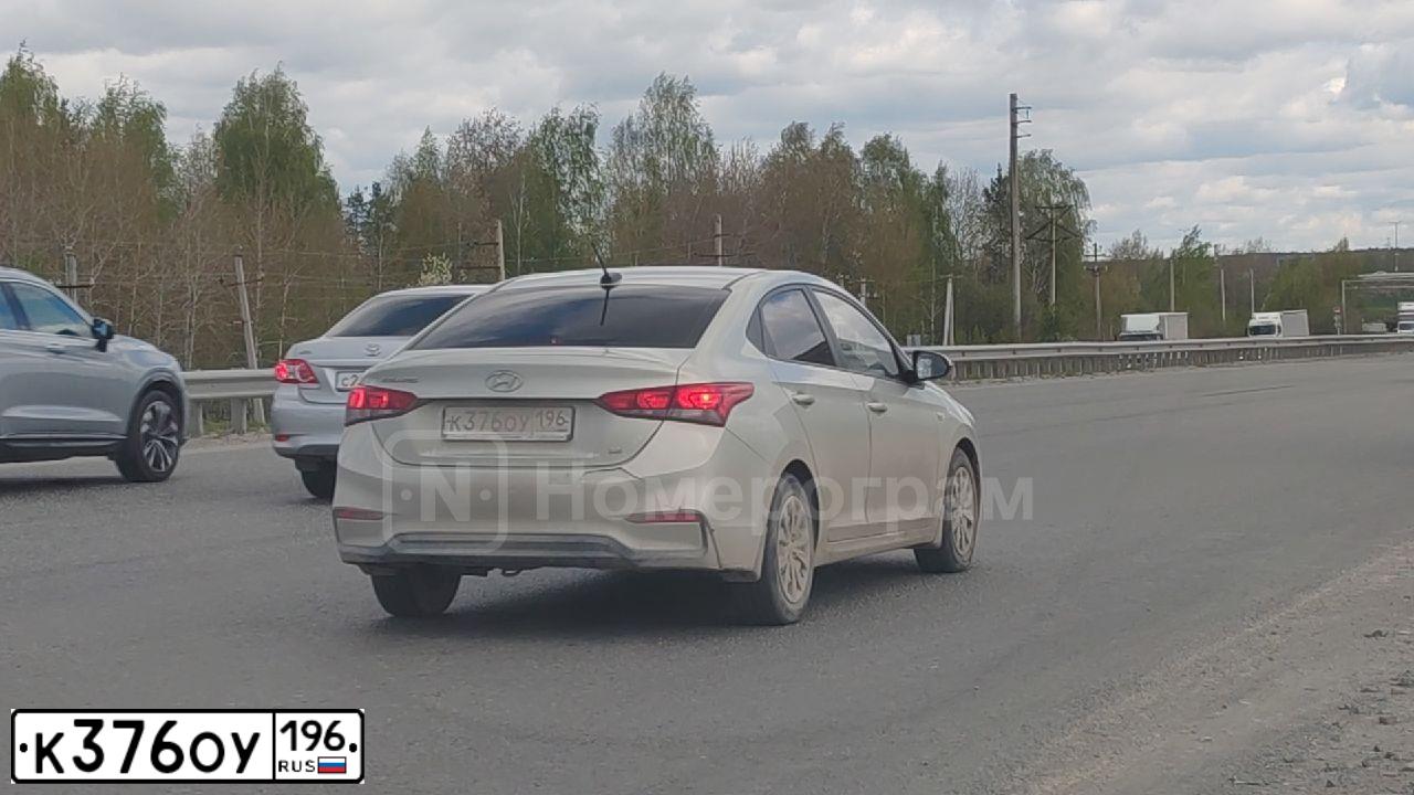 Фото автомобиля HYUNDAI SOLARIS, 2018 — госномер К376ОУ196. Цвет: БЕЖЕВЫЙ