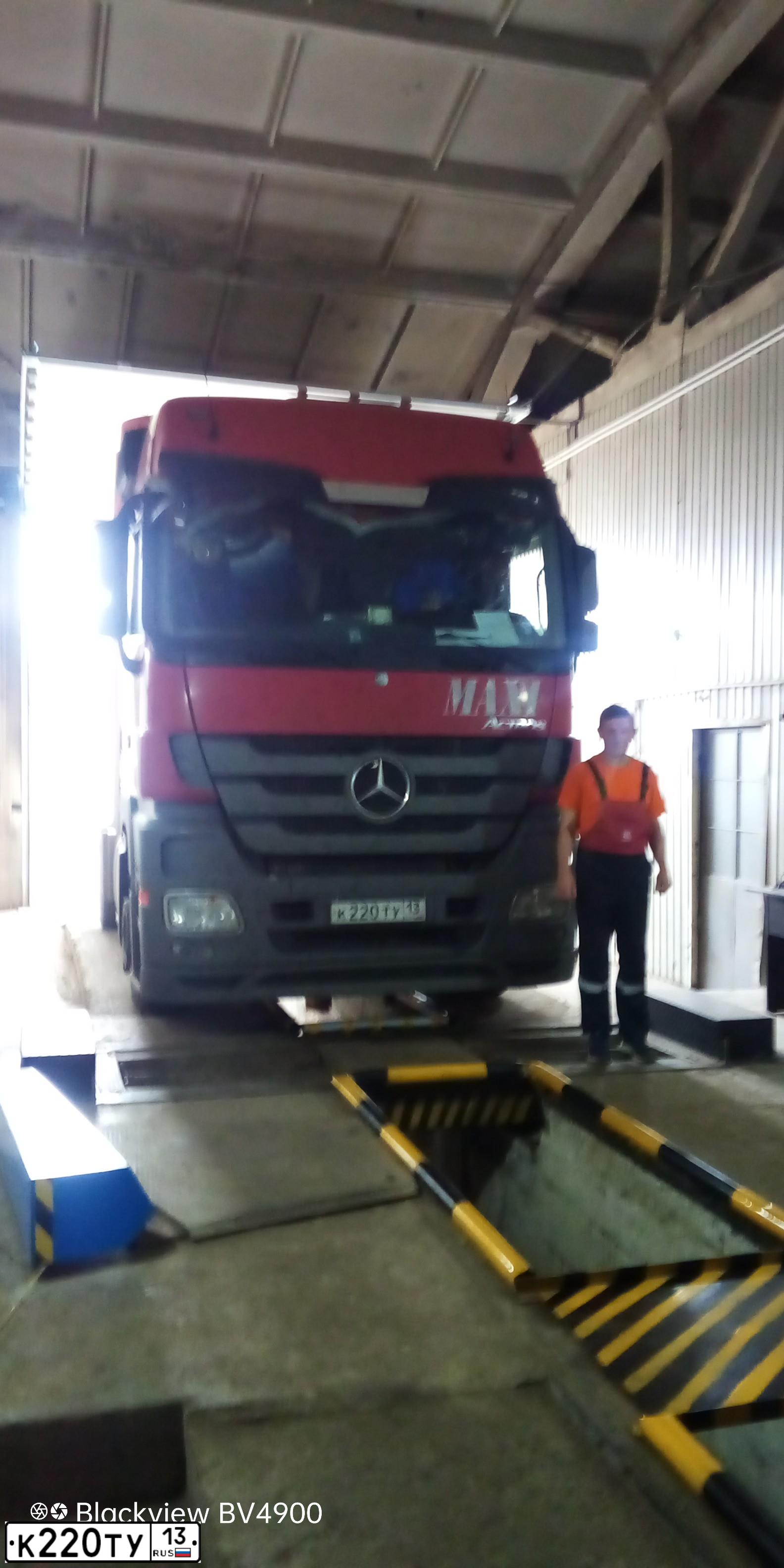 Фото автомобиля MERCEDES ACTROS, 2018 — госномер К220ТУ13. Цвет: КРАСНЫЙ