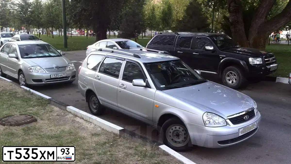 Фото автомобиля TOYOTA COROLLA, 2004 — госномер Т535ХМ93. Цвет: СЕРЕБРИСТО-БЕЖЕВЫЙ