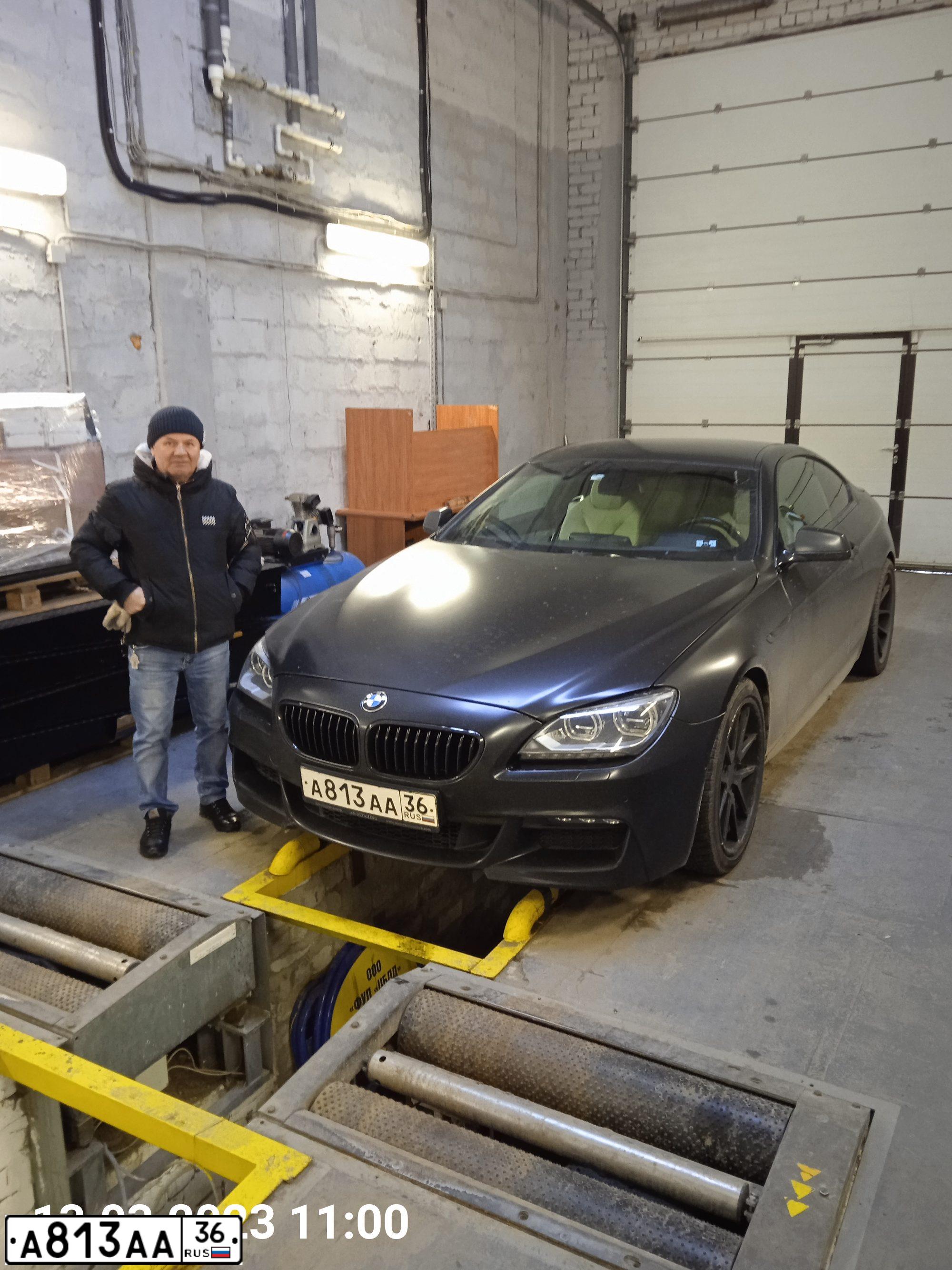 Фото автомобиля BMW SERIE 6, 2011 — госномер Х476ЕК136. Цвет: ЧЕРНЫЙ