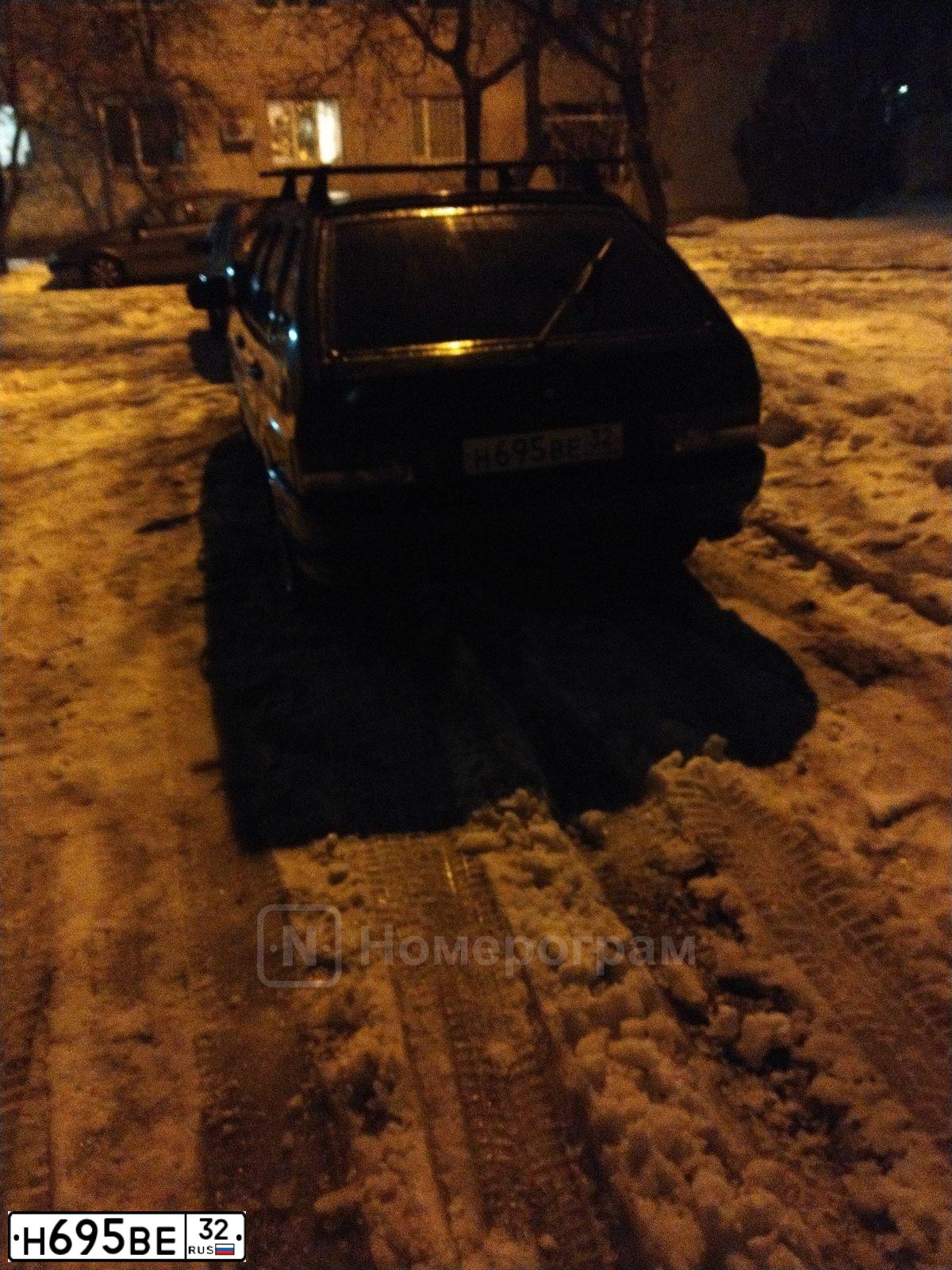Фото автомобиля LADA 2114 SAMARA, 2008 — госномер Н695ВЕ32. Цвет: ГРАФИТОВЫЙ МЕТАЛЛИК