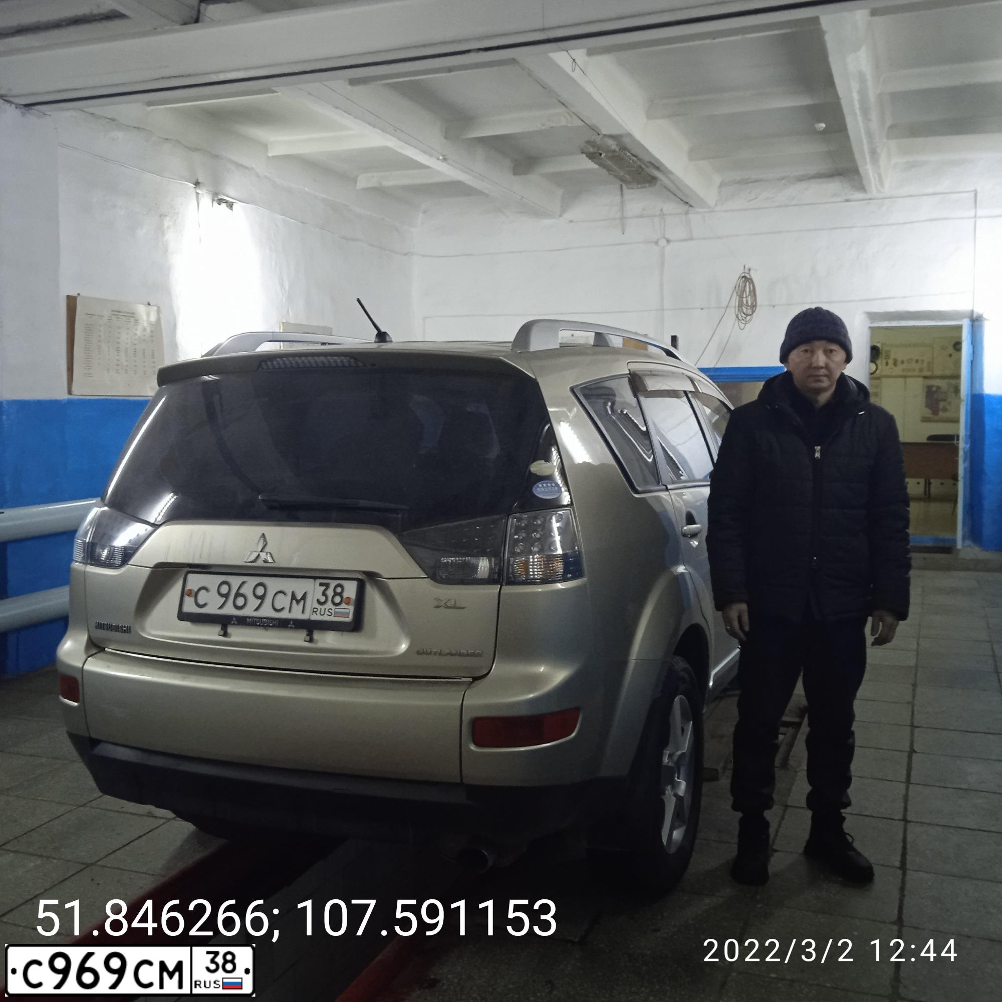 Фото автомобиля MITSUBISHI OUTLANDER, 2008 — госномер У410МС03. Цвет: БЕЖЕВЫЙ
