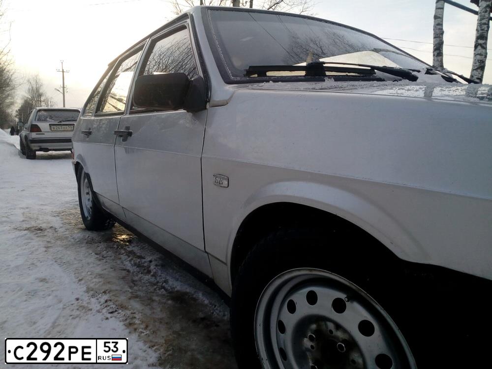Фото автомобиля LADA 2109 SAMARA, 2002 — госномер С292РЕ53. Цвет: Бело-Серебристый