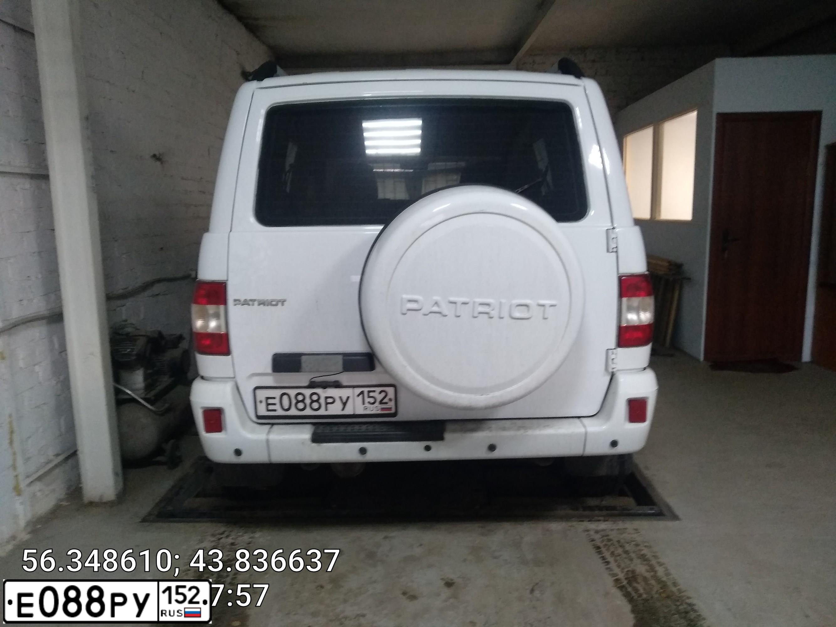 Фото автомобиля UAZ 3163 PATRIOT, 2014 — госномер Е088РУ152. Цвет: Белый