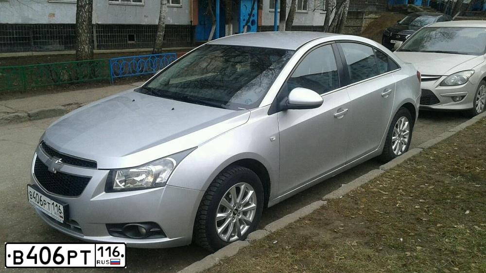 Фото автомобиля CHEVROLET CRUZE, 2011 — госномер Т817СУ18. Цвет: СЕРЕБРИСТЫЙ МЕТАЛЛИК