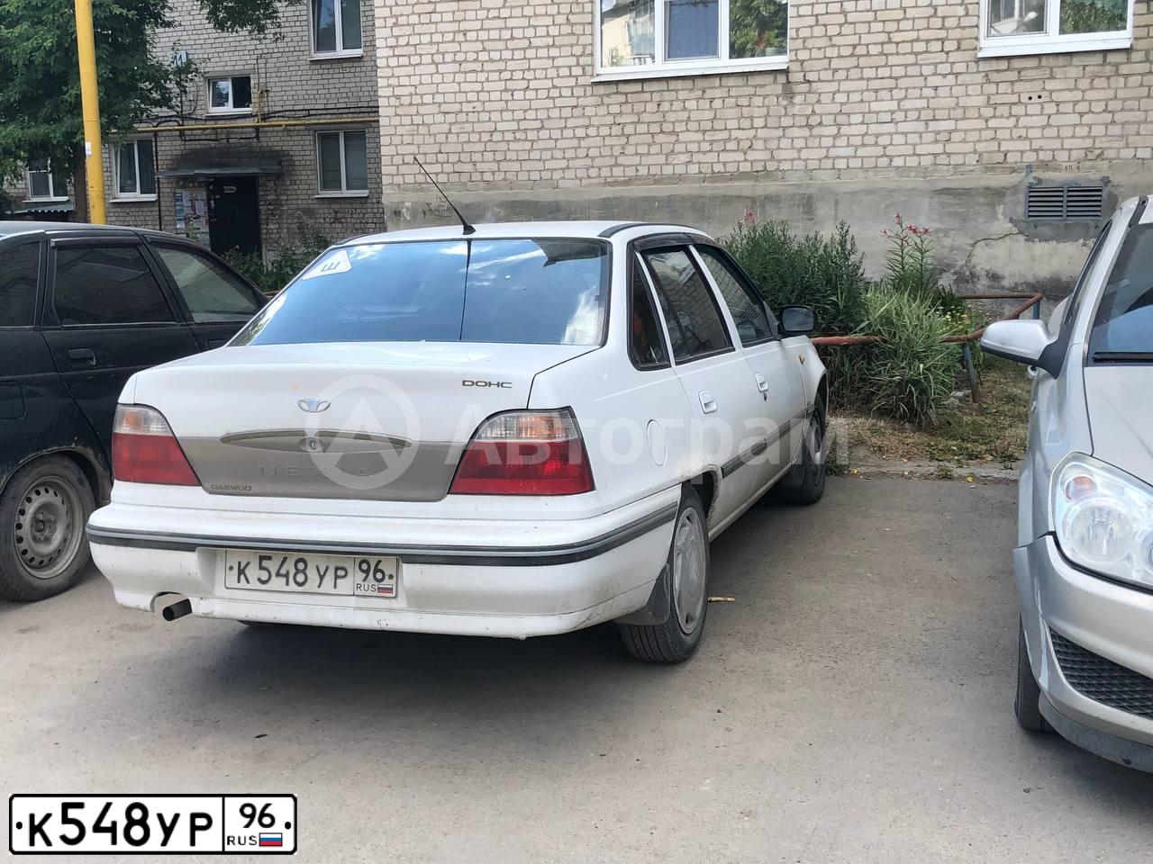 Фото автомобиля DAEWOO NEXIA, 2006 — госномер К548УР96. Цвет: БЕЛЫЙ