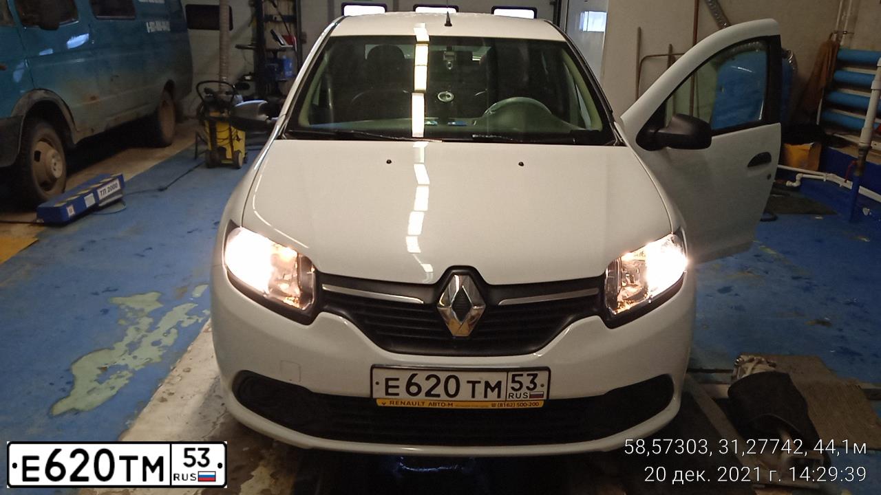 Фото автомобиля RENAULT LOGAN, 2016 — госномер Е620ТМ53. Цвет: БЕЛЫЙ