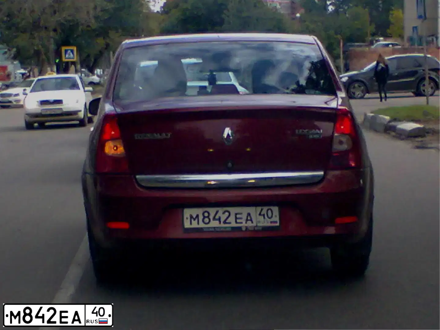 Фото автомобиля RENAULT LOGAN, 2011 — госномер М842ЕА40. Цвет: КРАСНЫЙ
