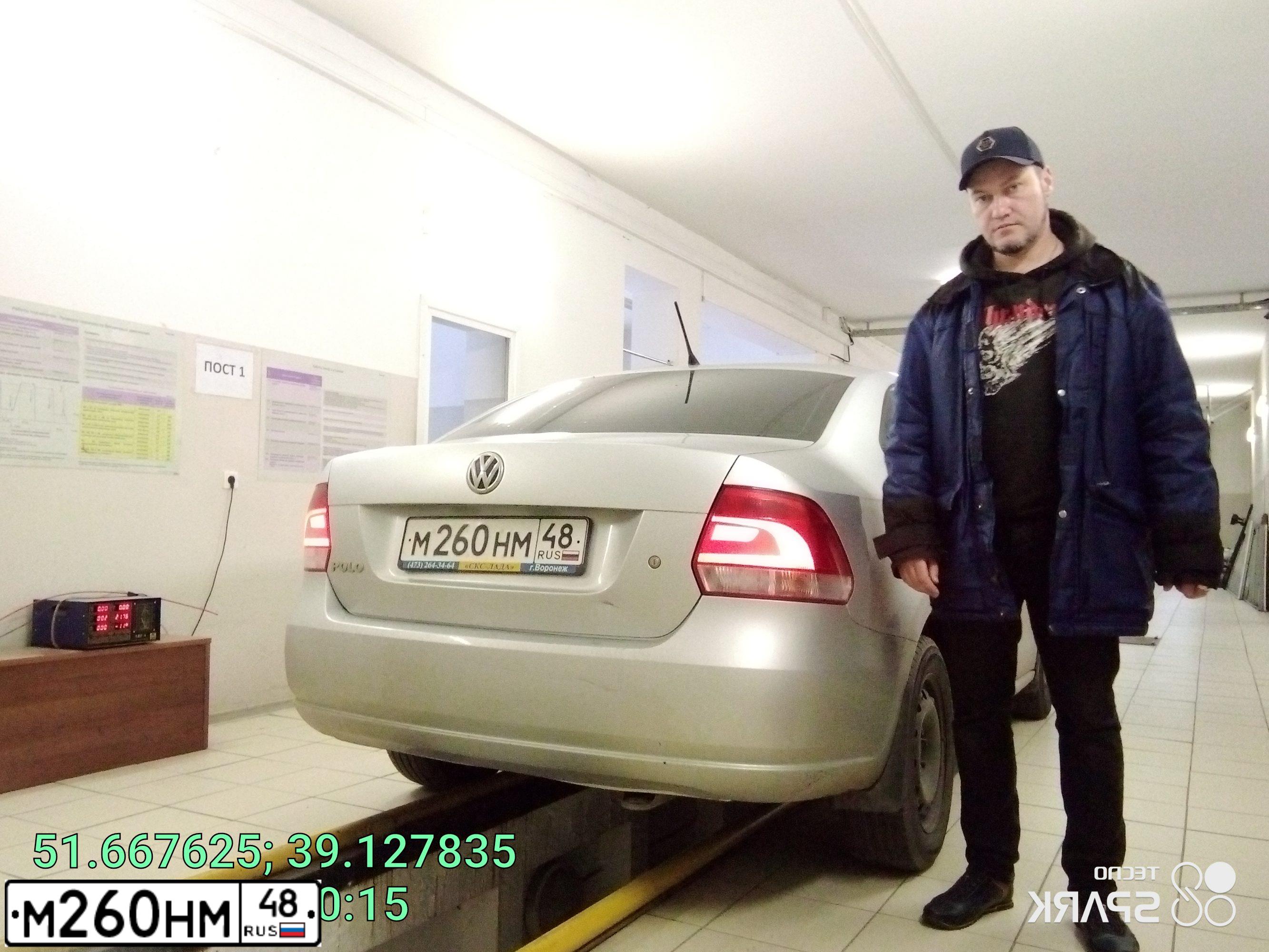 Фото автомобиля VOLKSWAGEN POLO, 2013 — госномер Н211ММ136. Цвет: Серебристый