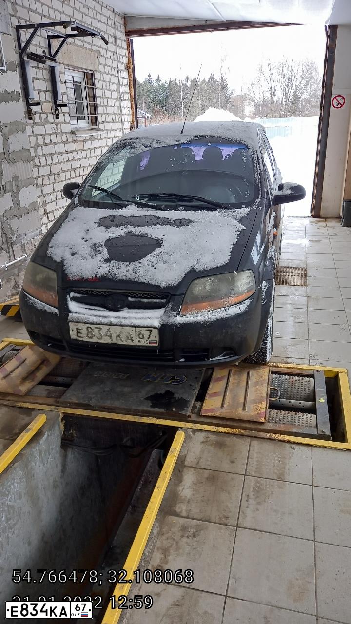 Фото автомобиля DAEWOO KALOS, 2004 — госномер Е834КА67. Цвет: ЧЕРНЫЙ