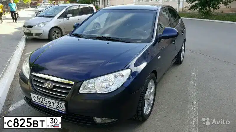 Фото автомобиля HYUNDAI ELANTRA, 2008 — госномер С825ВТ30. Цвет: синий