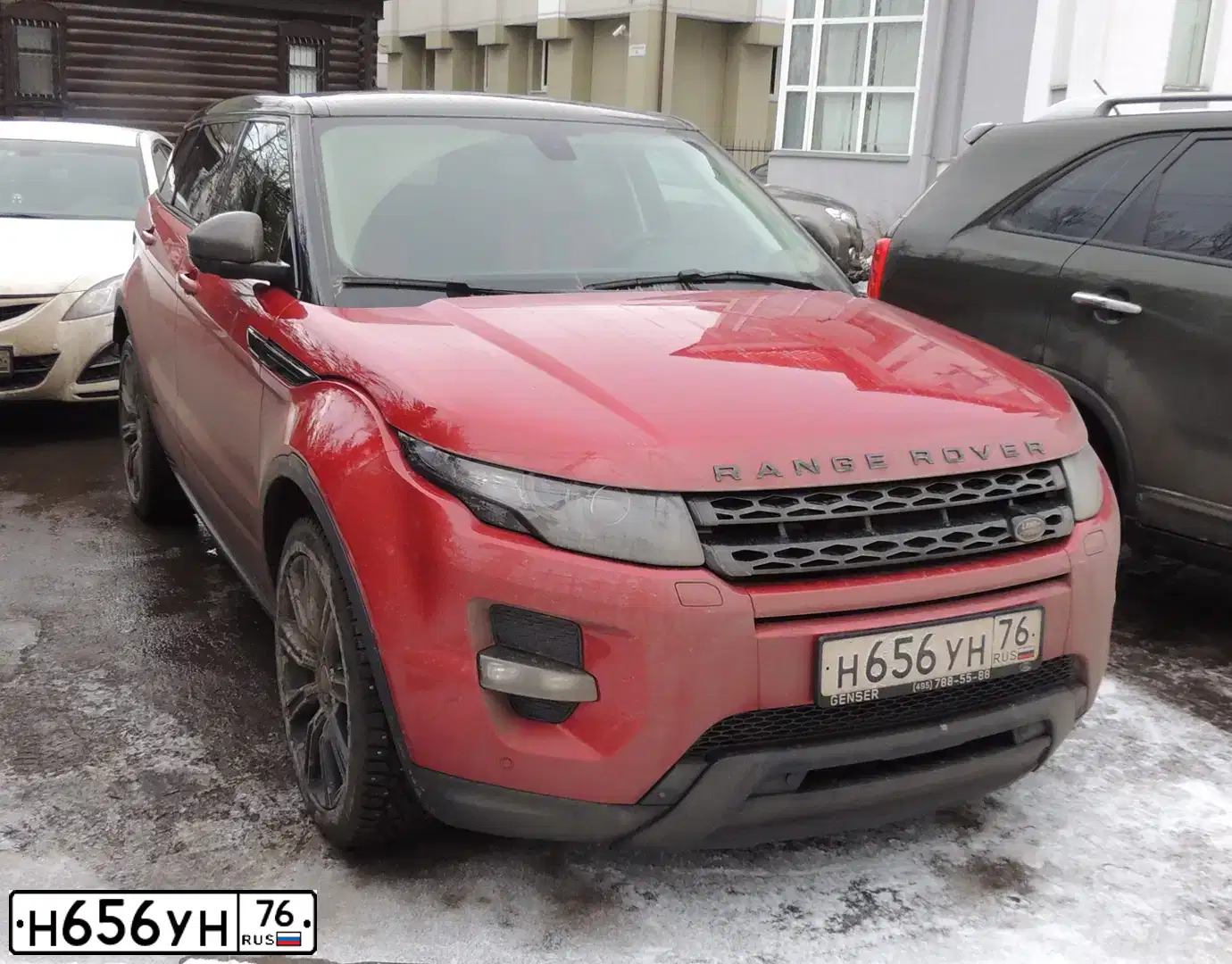 Фото автомобиля LANDROVER RANGE ROVER EVOQUE, 2014 — госномер Н656УН76. Цвет: КРАСНЫЙ