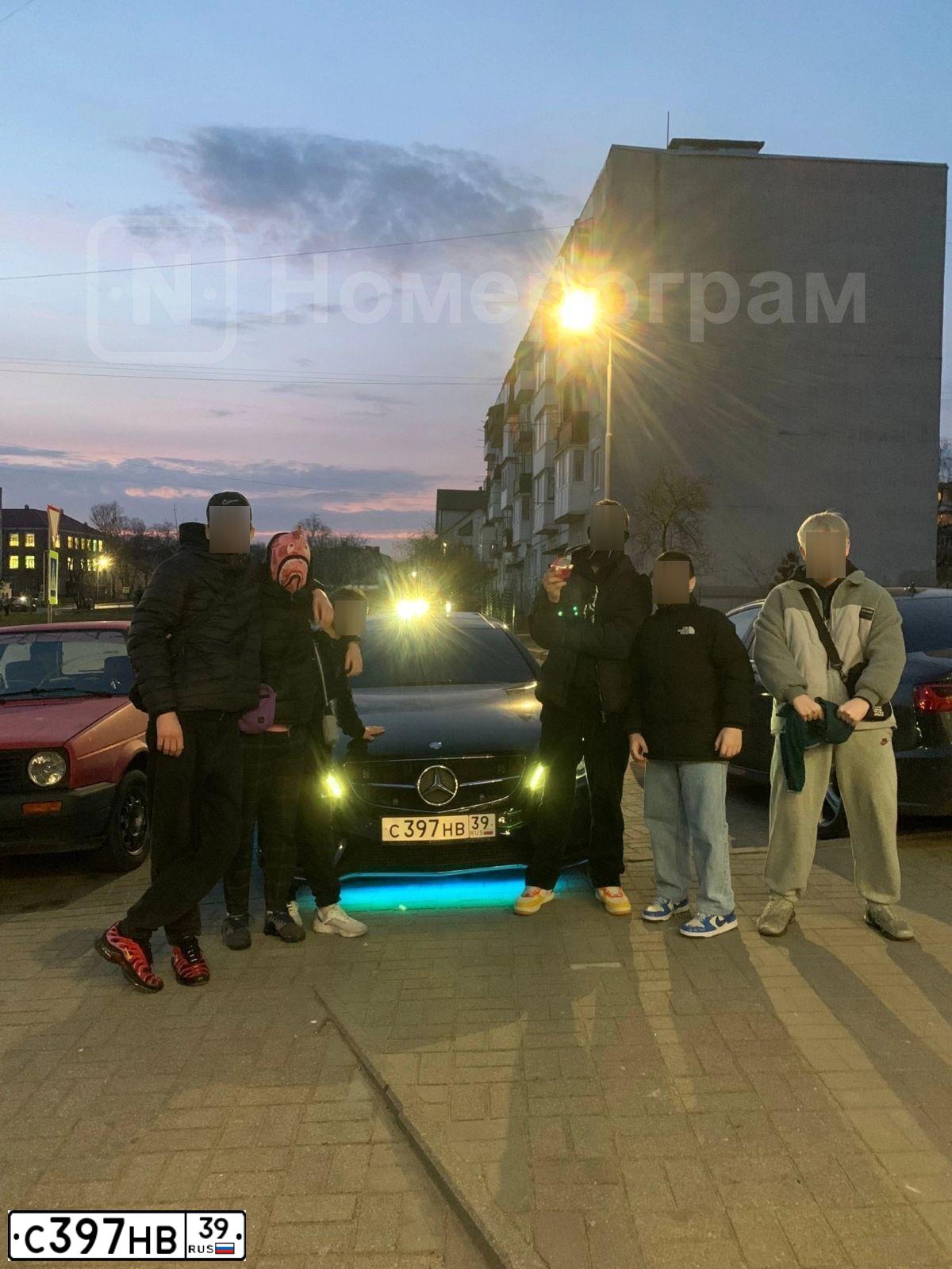 Фото автомобиля MERCEDES E-KLASSE, 2013 — госномер С397НВ39. Цвет: ЧЕРНЫЙ