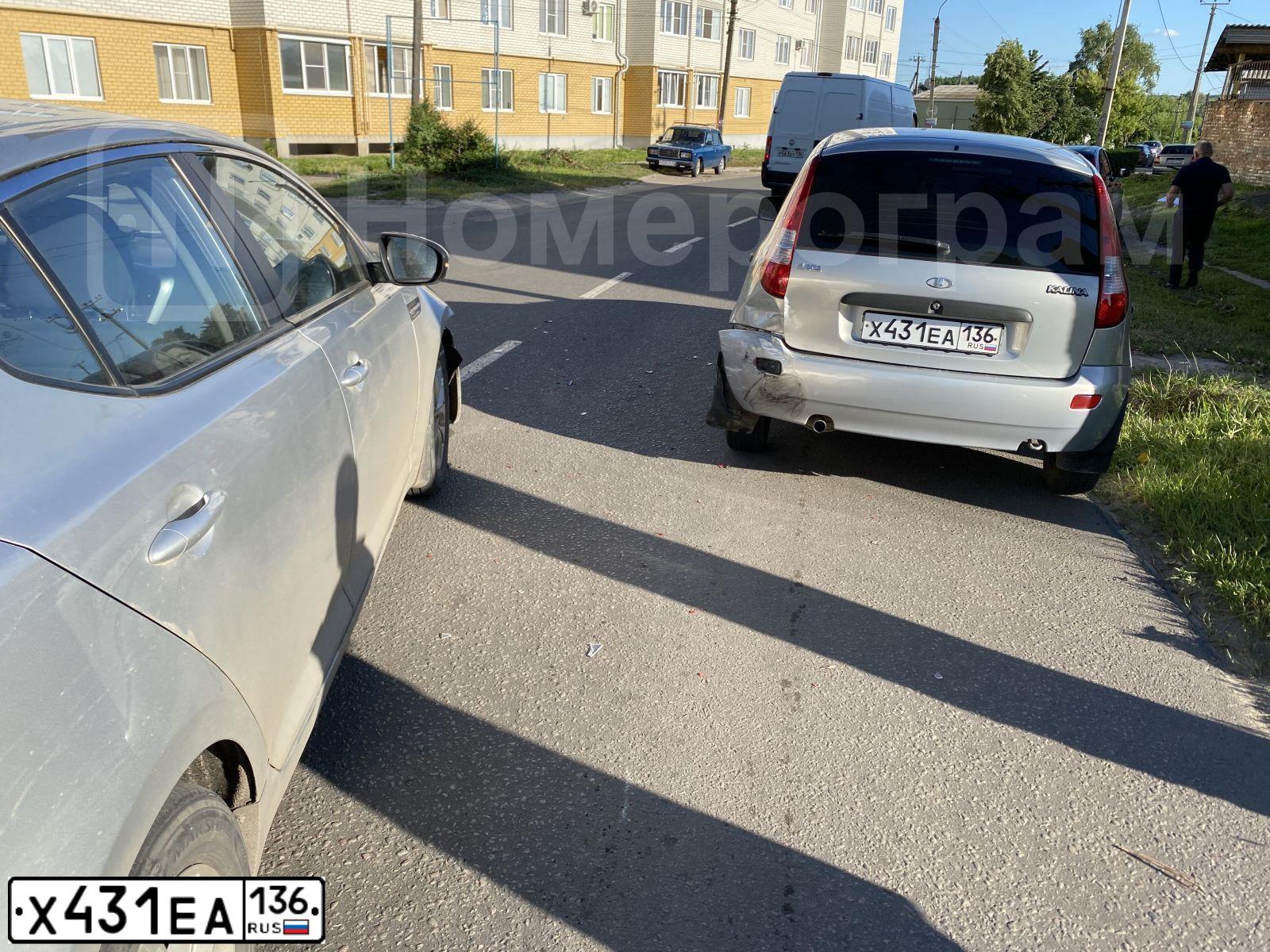 Фото автомобиля LADA 1119 KALINA, 2012 — госномер Х431ЕА136. Цвет: Серебристый