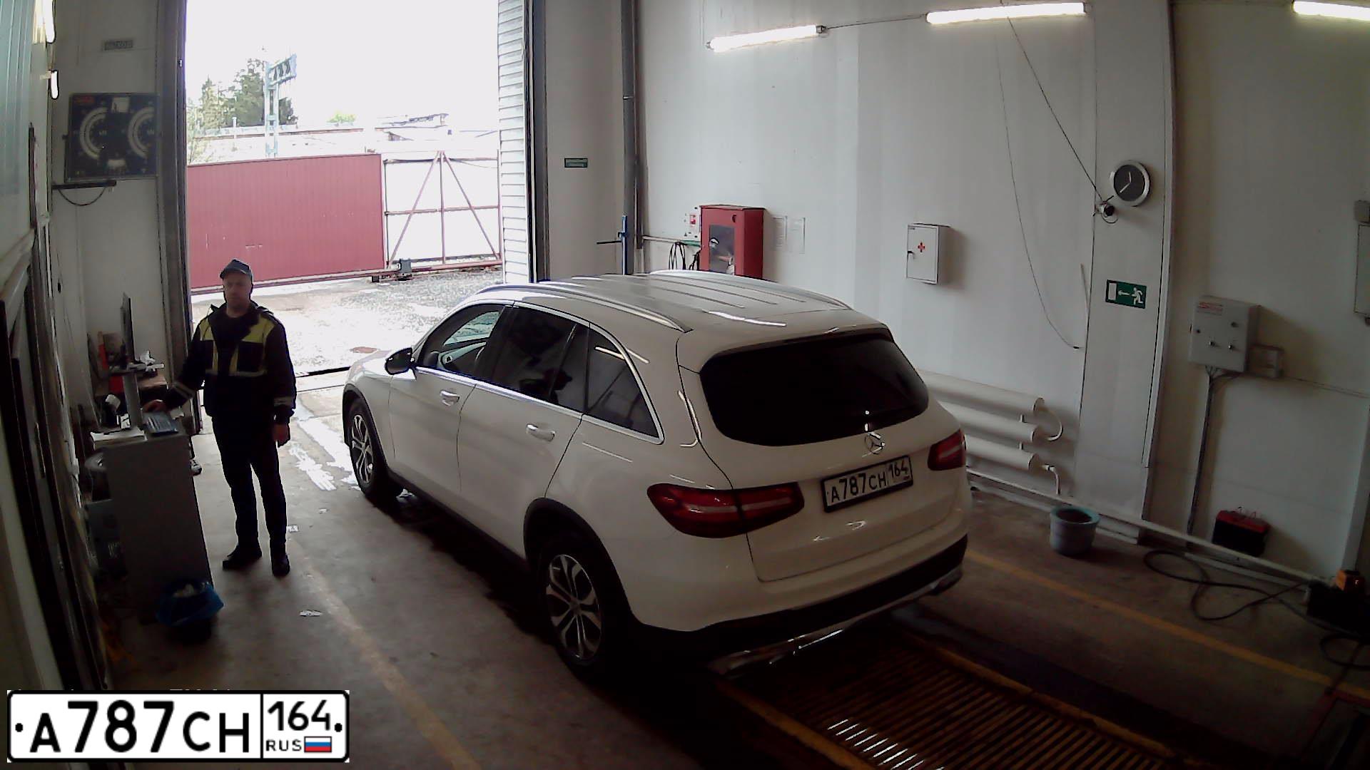 Фото автомобиля MERCEDES GLC-KLASSE, 2017 — госномер А787СН164. Цвет: Белый