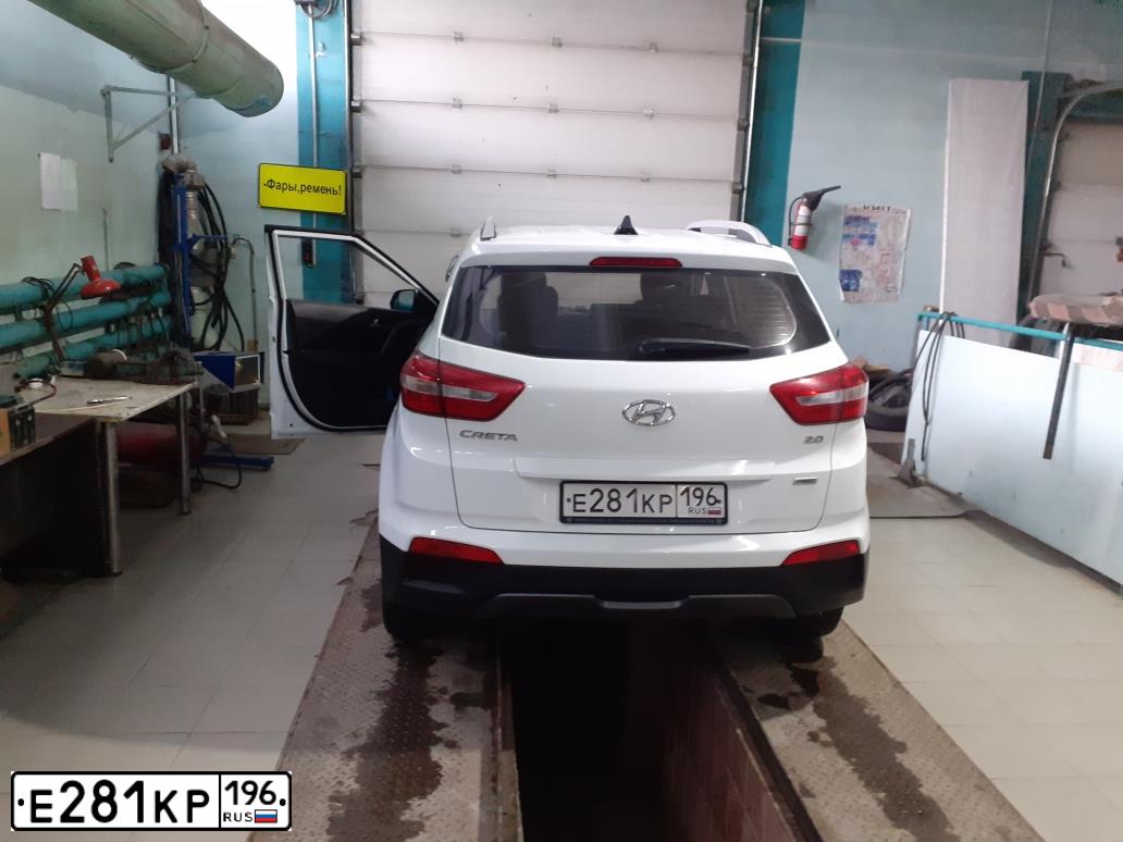 Фото автомобиля HYUNDAI CRETA, 2016 — госномер Е281КР196. Цвет: Белый