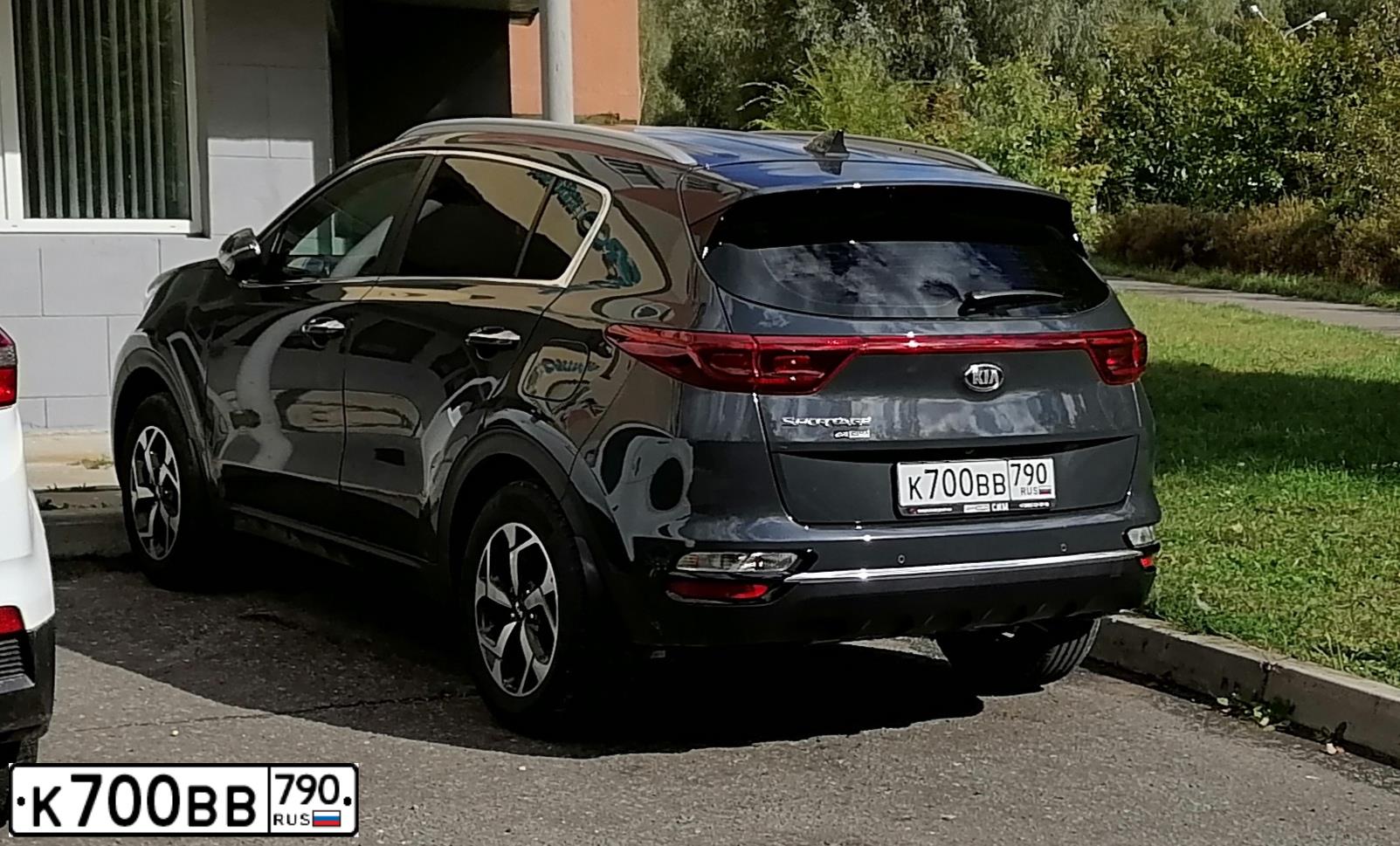 Фото автомобиля KIA SPORTAGE, 2020 — госномер К700ВВ790. Цвет: СЕРЫЙ