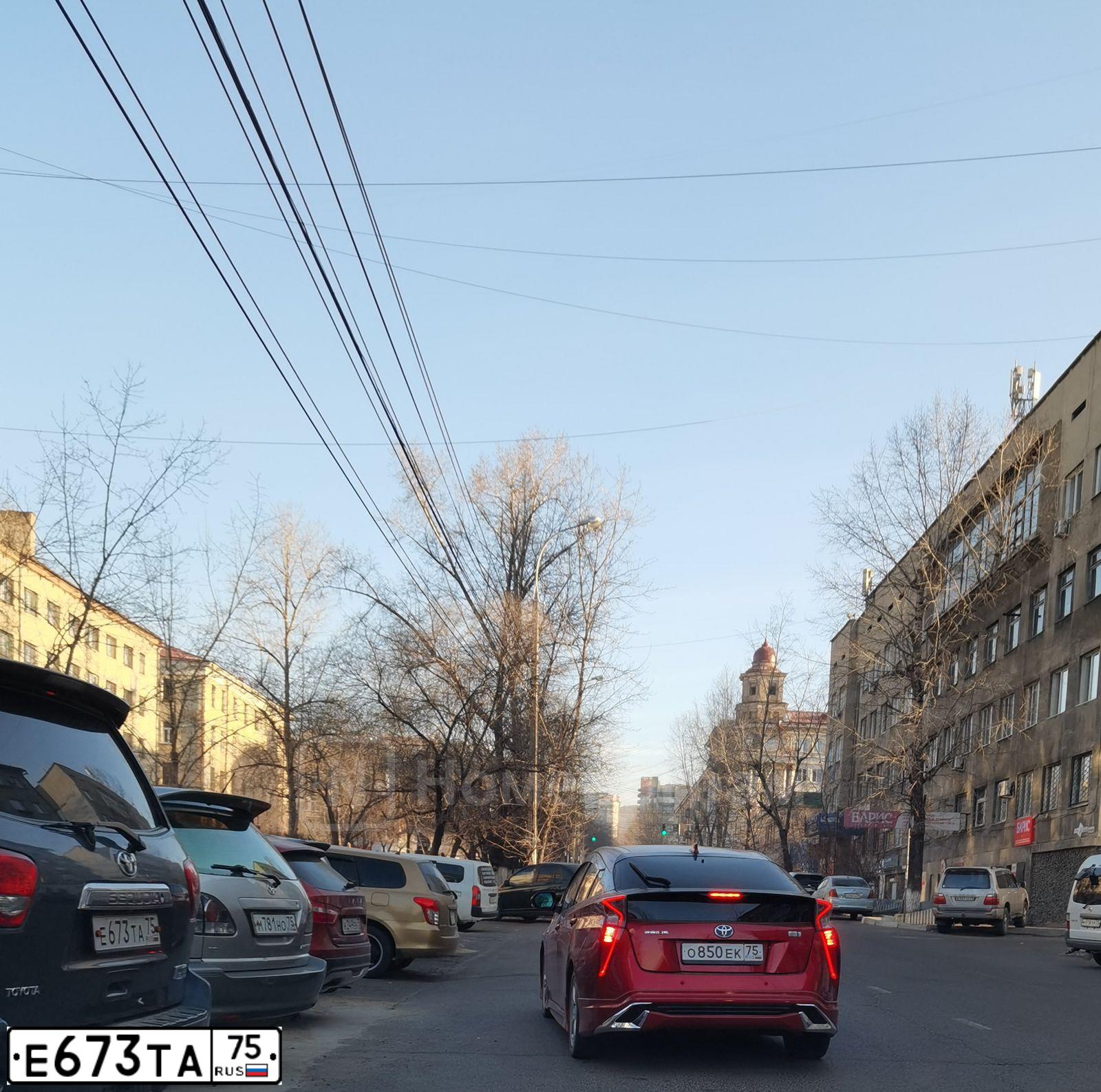 Фото автомобиля TOYOTA SEQUOIA, 2008 — госномер Е673ТА75. Цвет: СЕРЫЙ