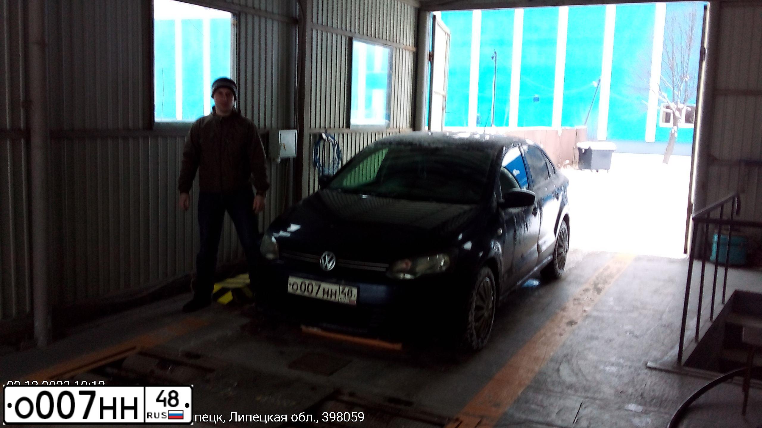 Фото автомобиля VOLKSWAGEN POLO, 2011 — госномер О007НН48. Цвет: СИНИЙ