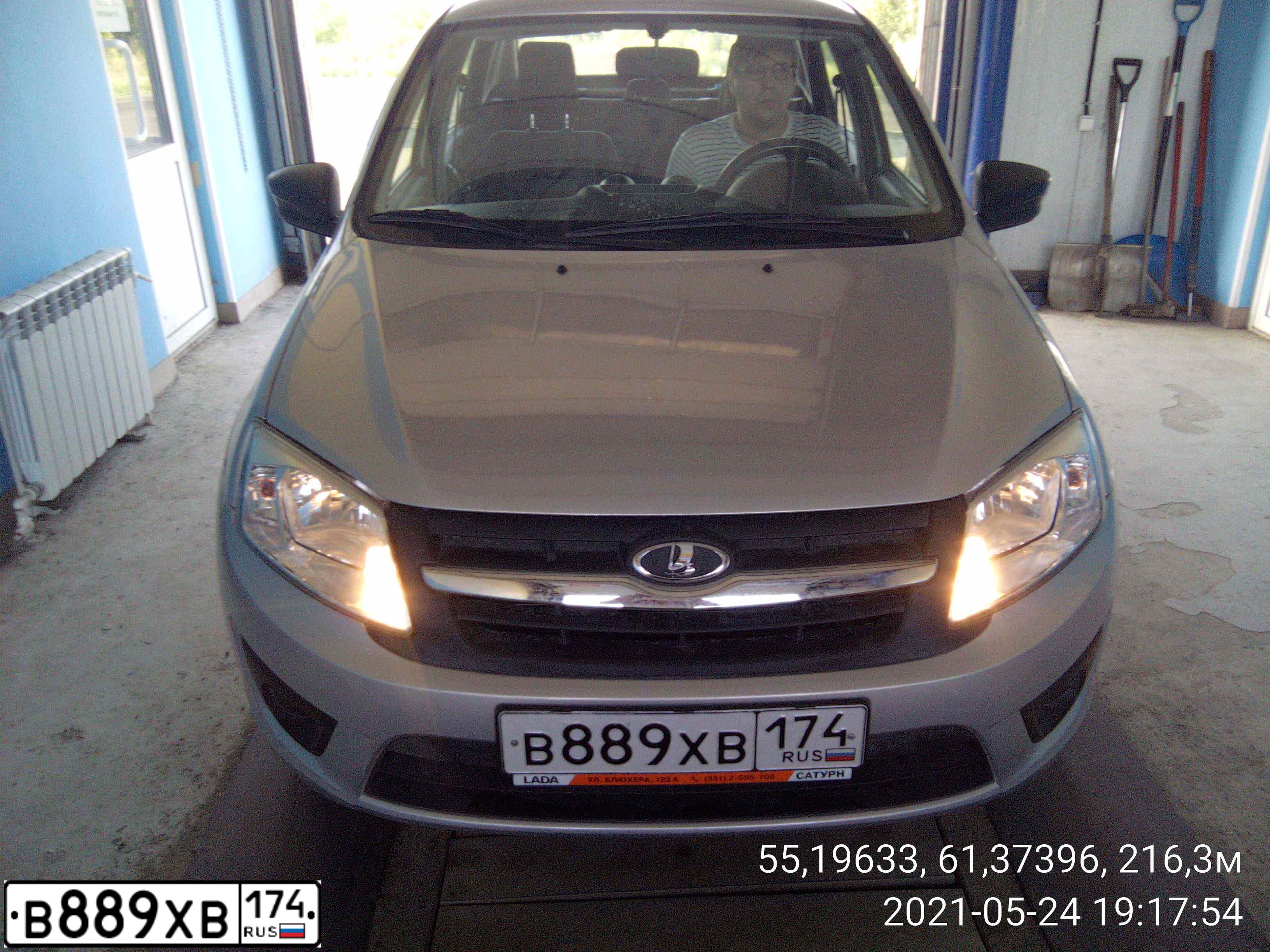 Фото автомобиля LADA 2190 GRANTA, 2017 — госномер В889ХВ174. Цвет: СЕРЕБРИСТЫЙ