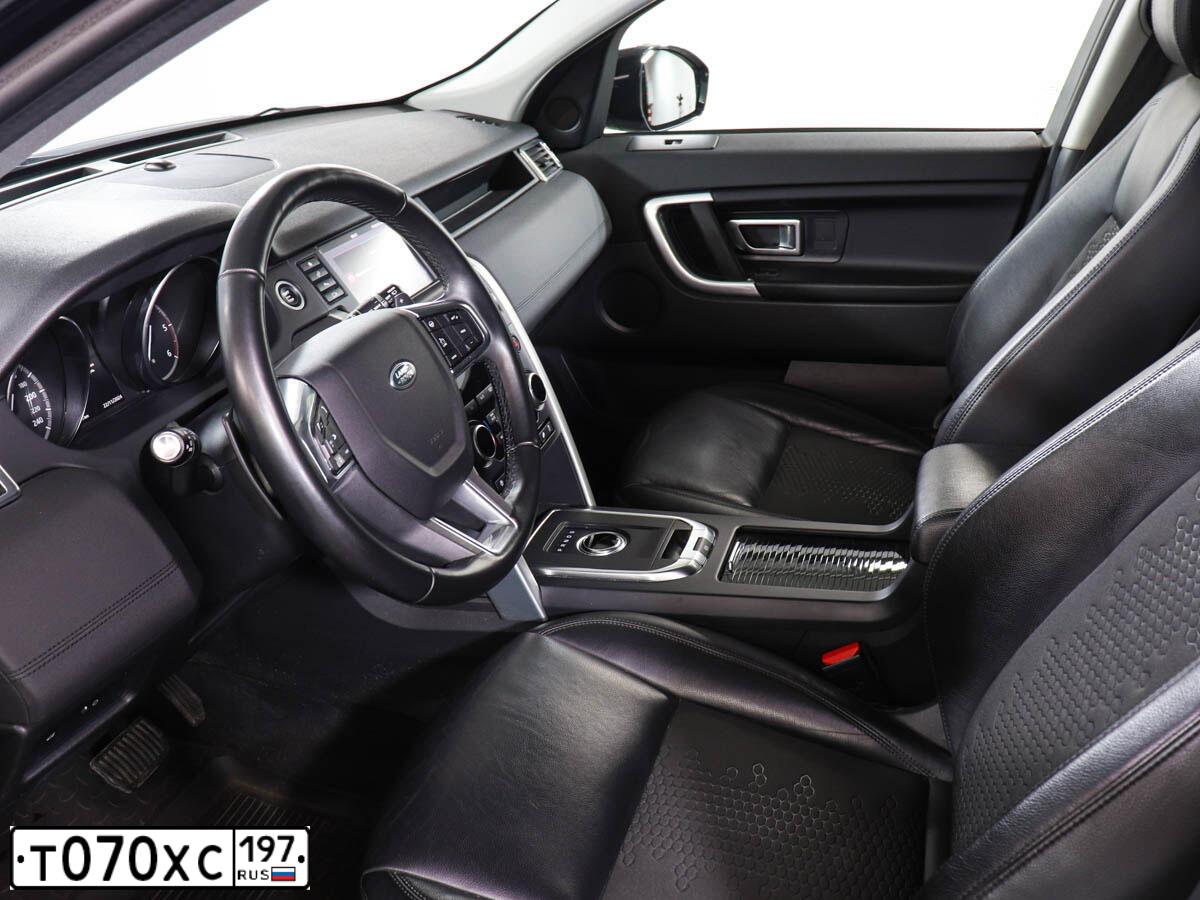 Фото автомобиля LANDROVER RANGE ROVER EVOQUE, 2012 — госномер А147РВ750. Цвет: ЯРКО-БЕЛЫЙ