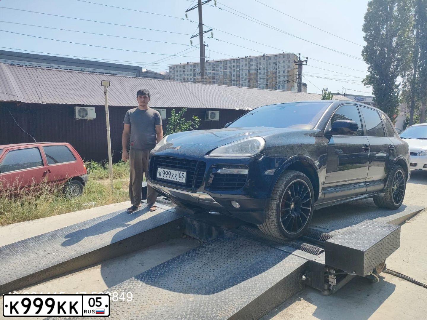 Фото автомобиля PORSCHE CAYENNE, 2008 — госномер Т567ЕХ799. Цвет: ЧЕРНЫЙ