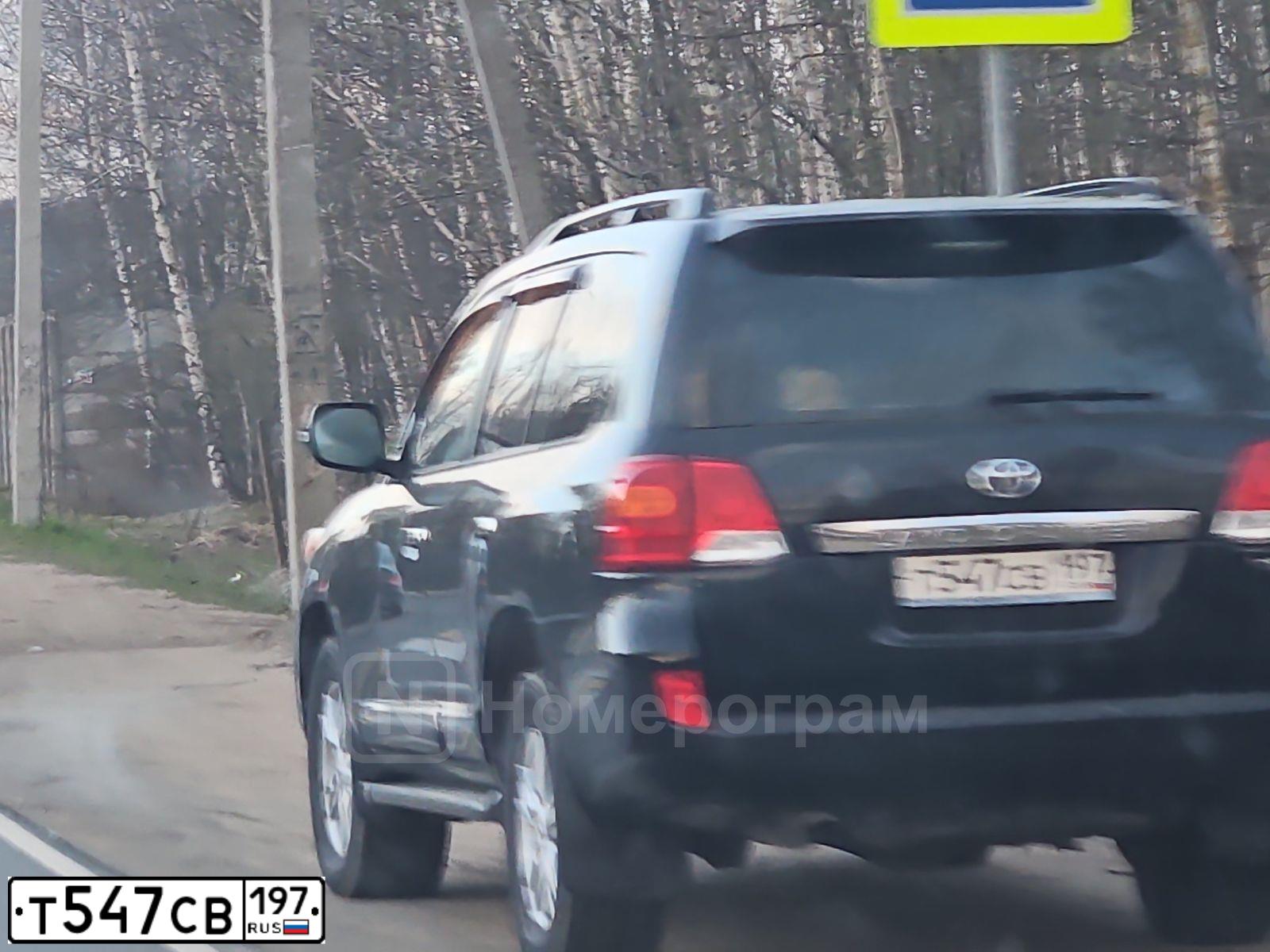 Фото автомобиля TOYOTA LAND CRUISER 200, 2012 — госномер Р951ОО159. Цвет: ЧЕРНЫЙ
