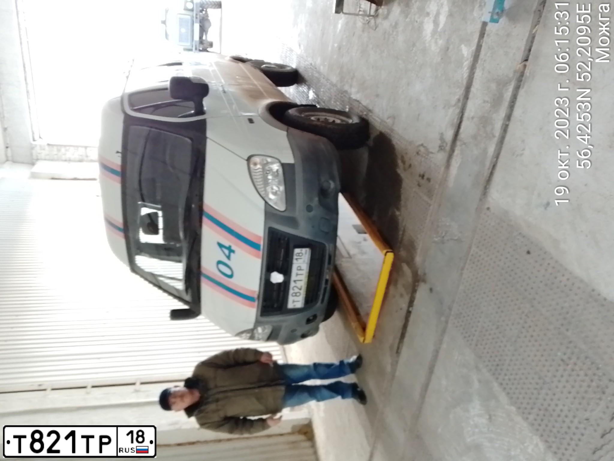 Фото автомобиля GAZ 2752 SOBOL, 2016 — госномер Т821ТР18. Цвет: ГОСТ 50574-2002