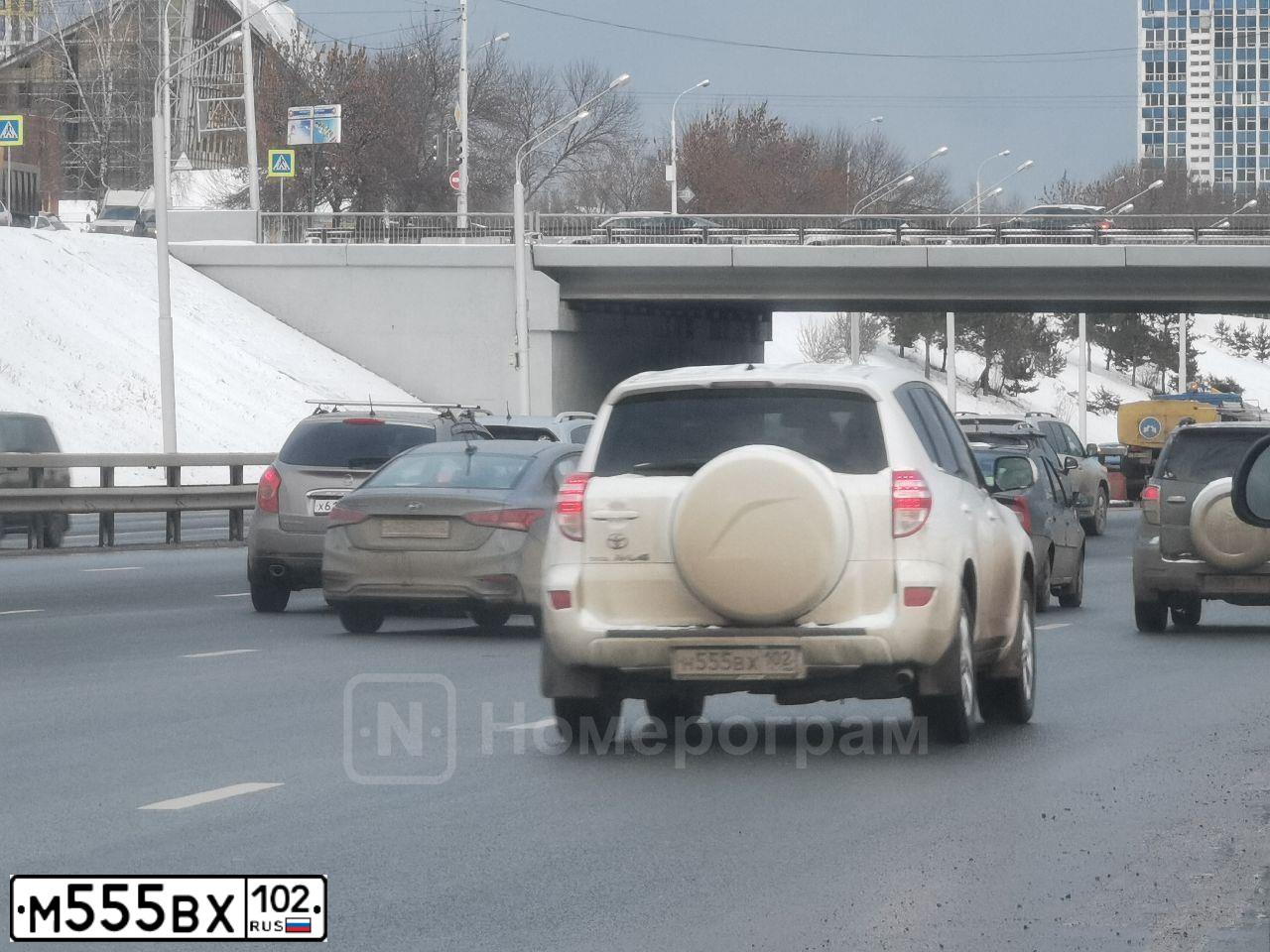 Фото автомобиля TOYOTA LANDCRUISER, 2013 — госномер М555ВХ102. Цвет: ПЕПЕЛЬНО-СЕРЫЙ