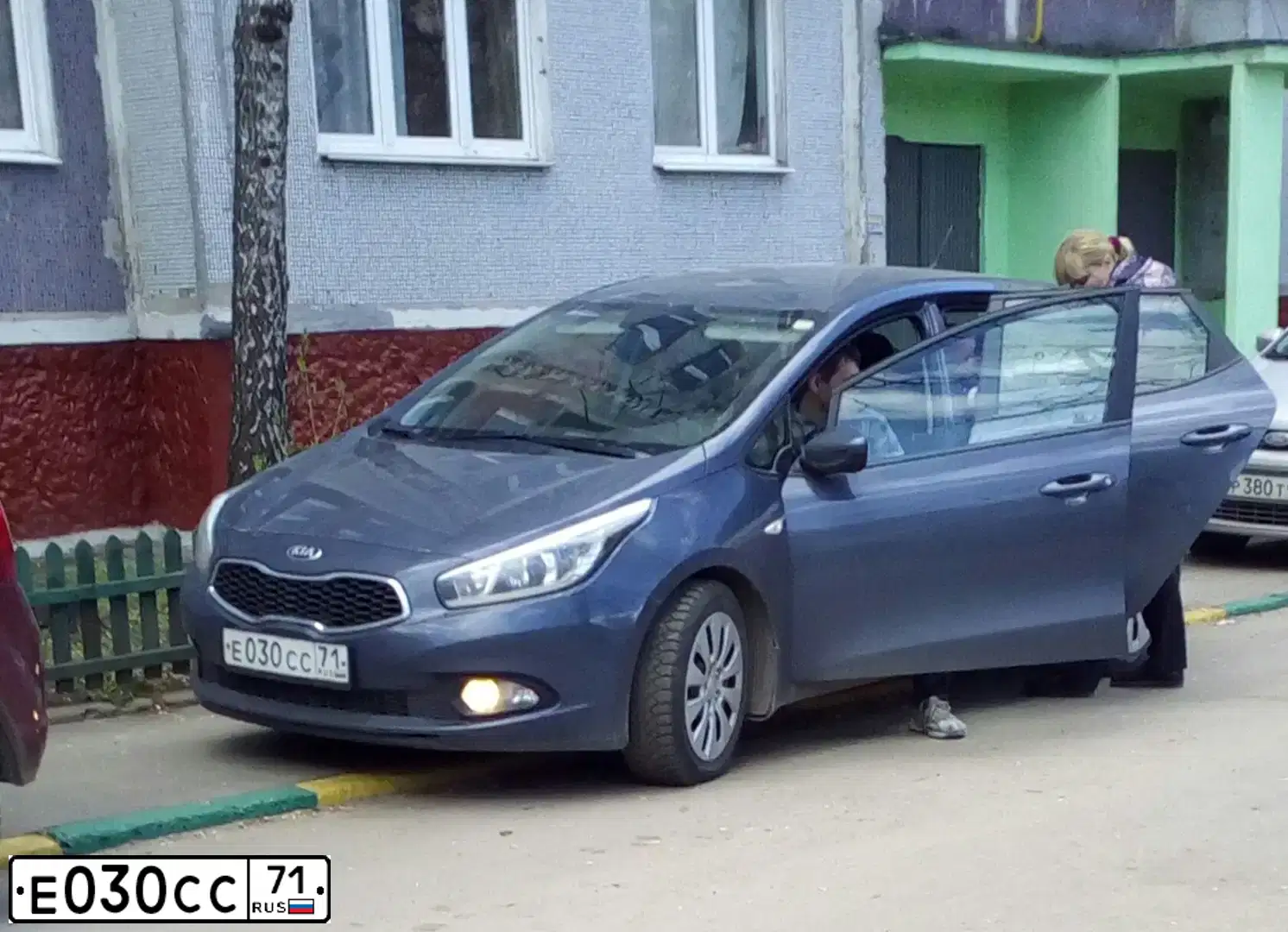 Фото автомобиля KIA CEE'D, 2012 — госномер У861ВХ71. Цвет: синий