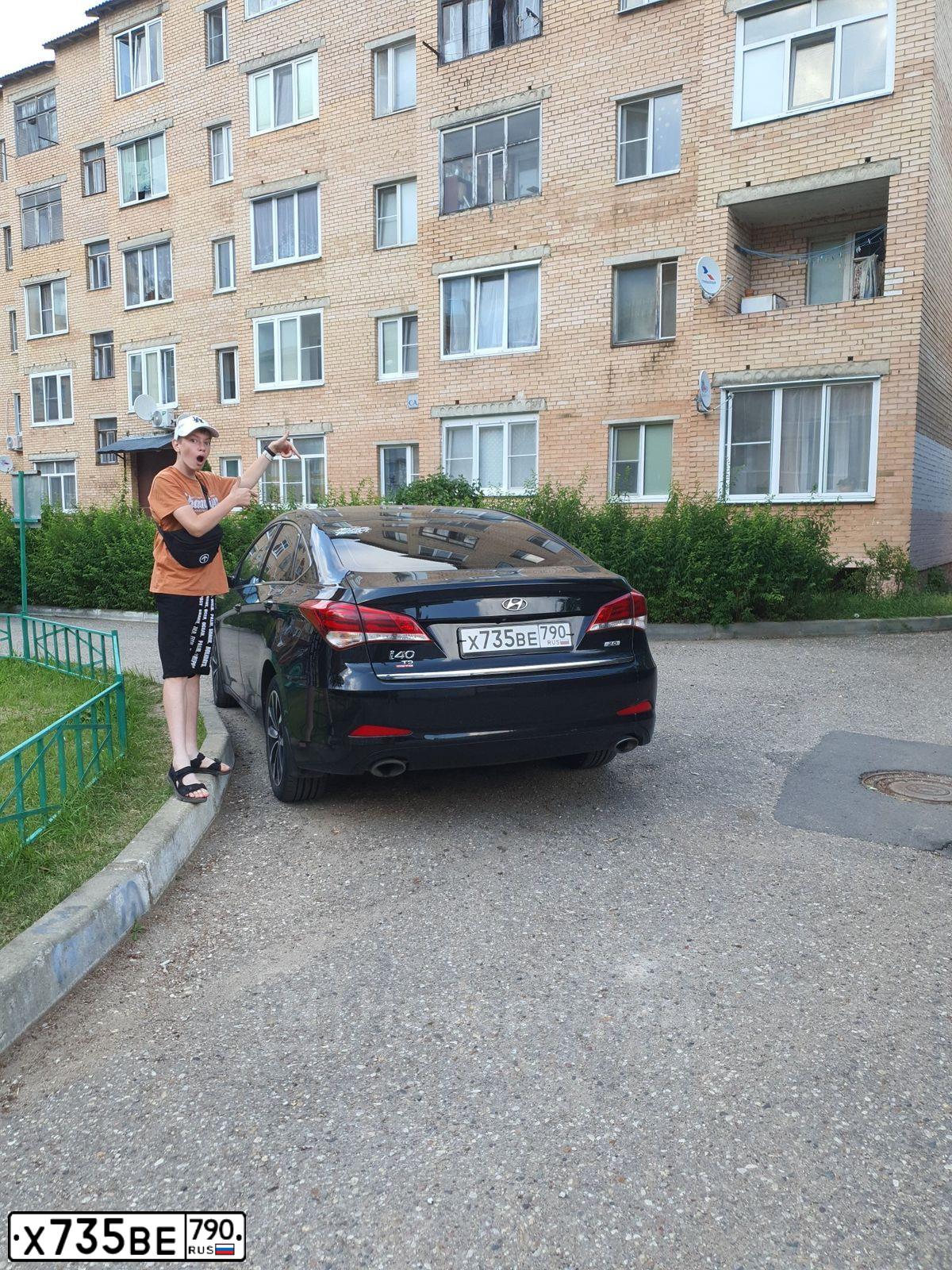 Фото автомобиля HYUNDAI I40, 2016 — госномер Х735ВЕ790. Цвет: ЧЕРНЫЙ