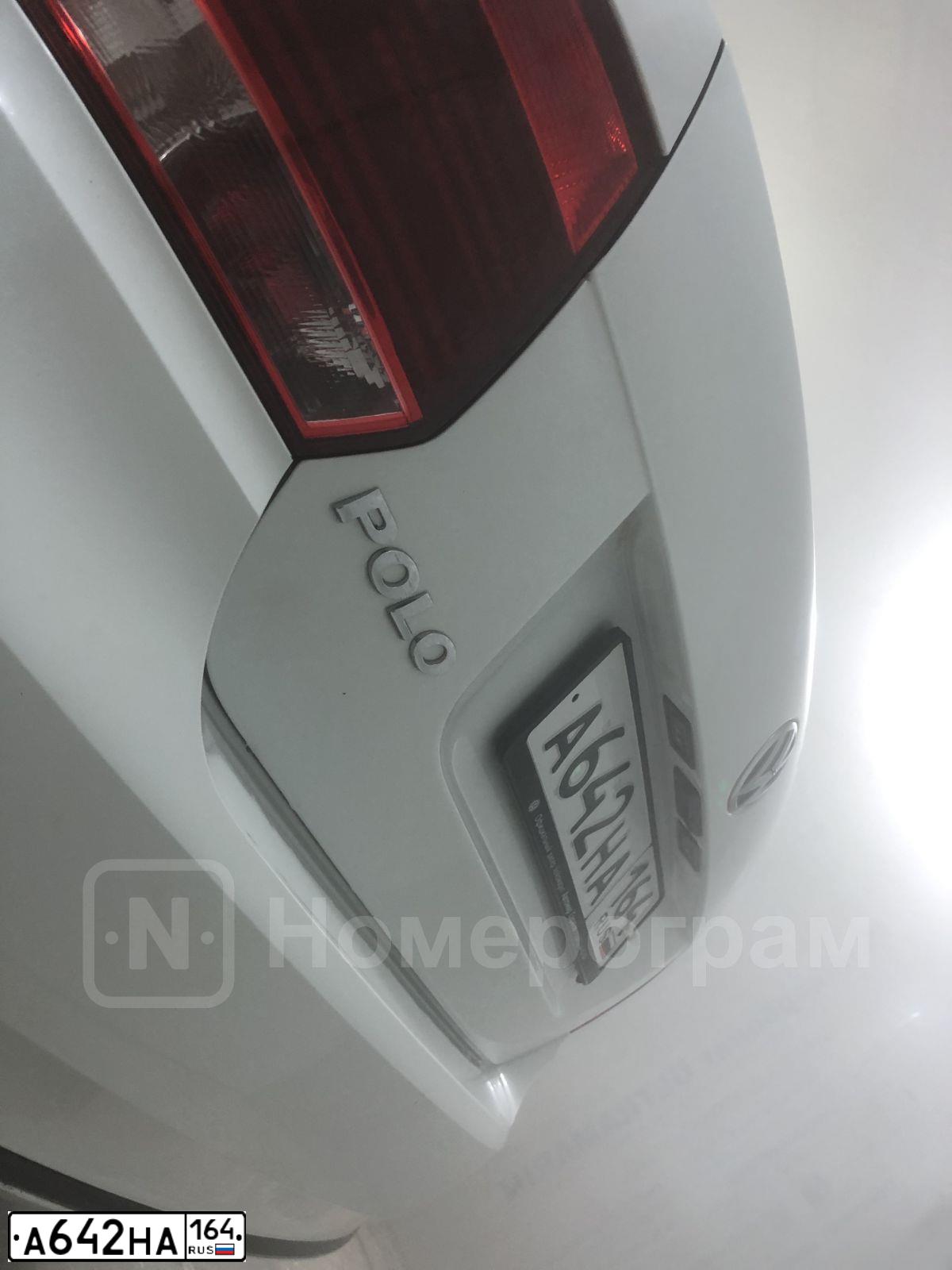 Фото автомобиля VOLKSWAGEN POLO, 2016 — госномер А642НА164. Цвет: БЕЛЫЙ