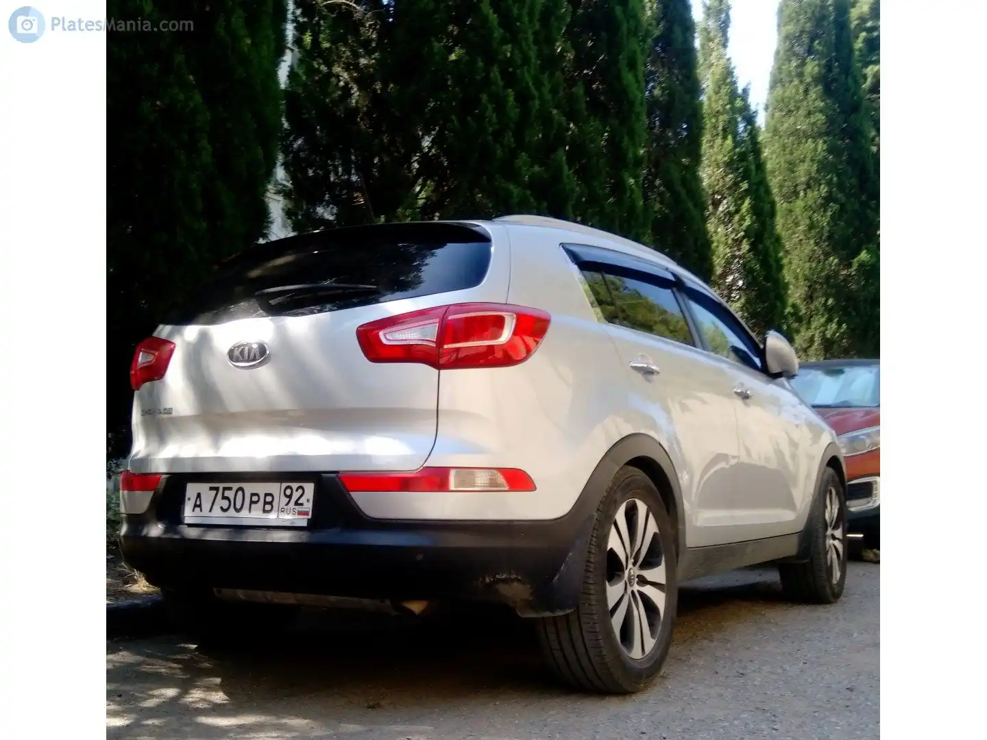 Фото автомобиля KIA SPORTAGE, 2011 — госномер А750РВ92. Цвет: ПЕРЛАМУТРОВО-СЕРЕБРИСТЫЙ
