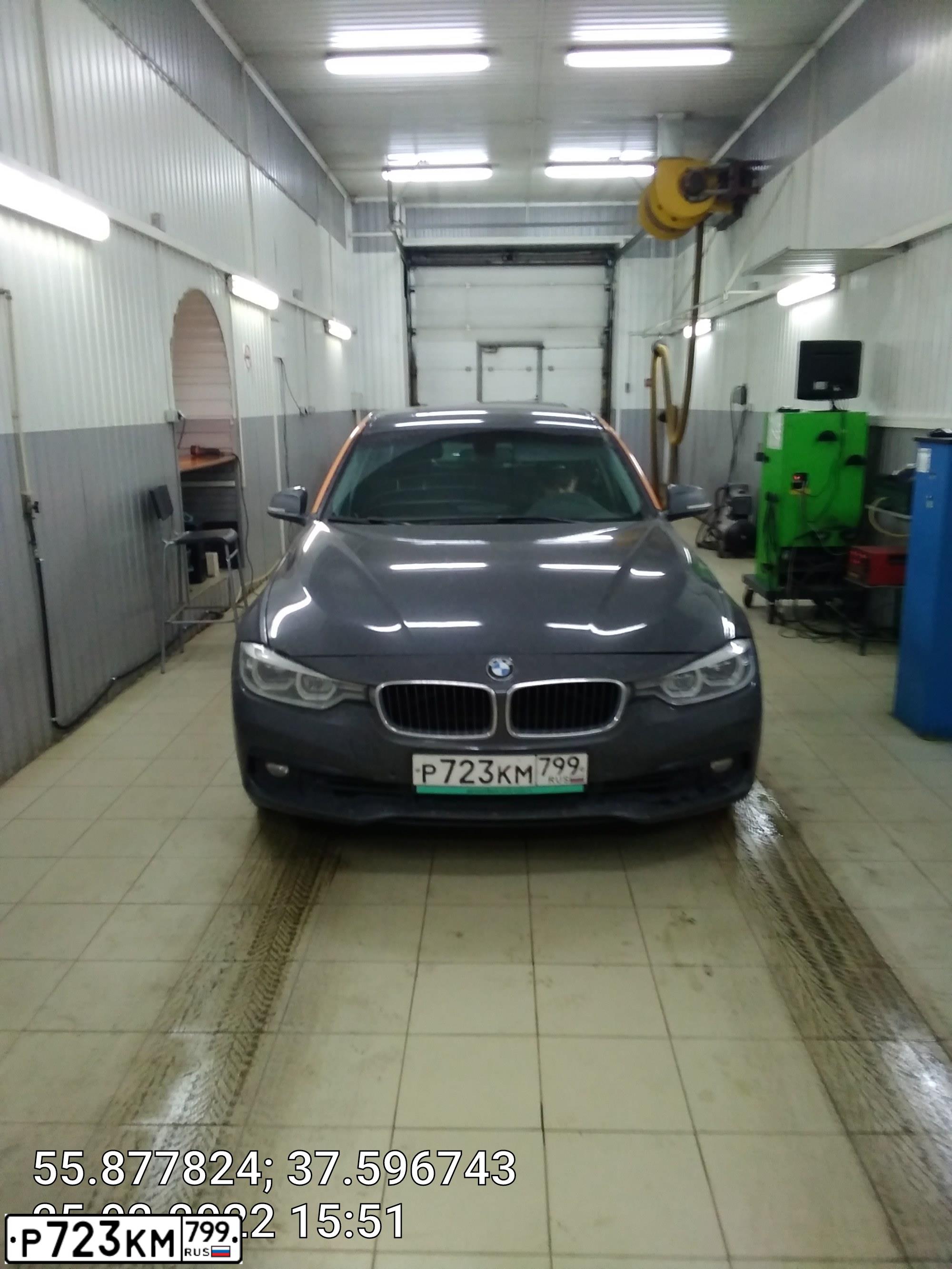 Фото автомобиля BMW SERIE 3, 2018 — госномер Р723КМ799. Цвет: Серый