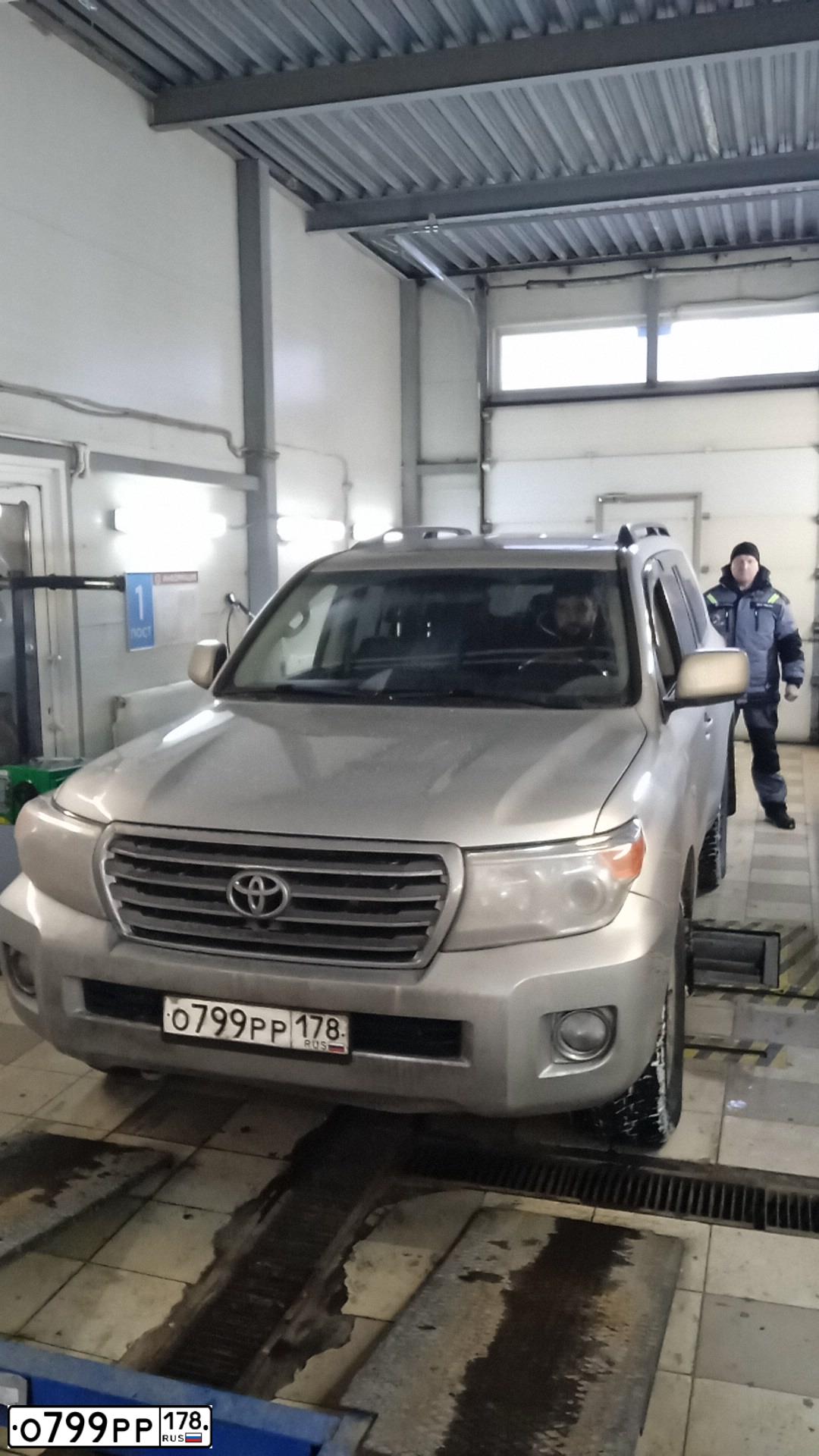 Фото автомобиля TOYOTA LAND CRUISER 200, 2008 — госномер С292ВМ68. Цвет: СЕРЫЙ